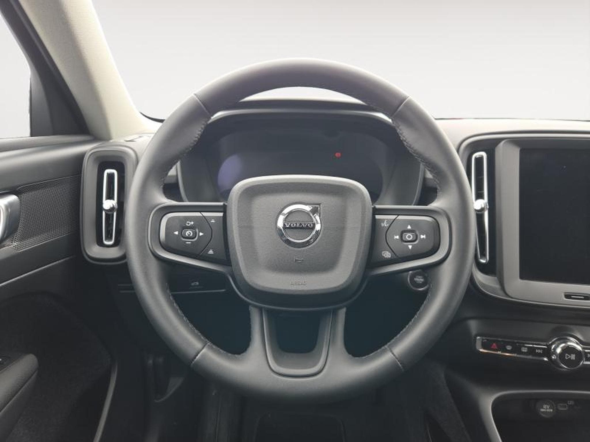 Volvo XC40 B3 Core / Essence (2023) - Foto 12