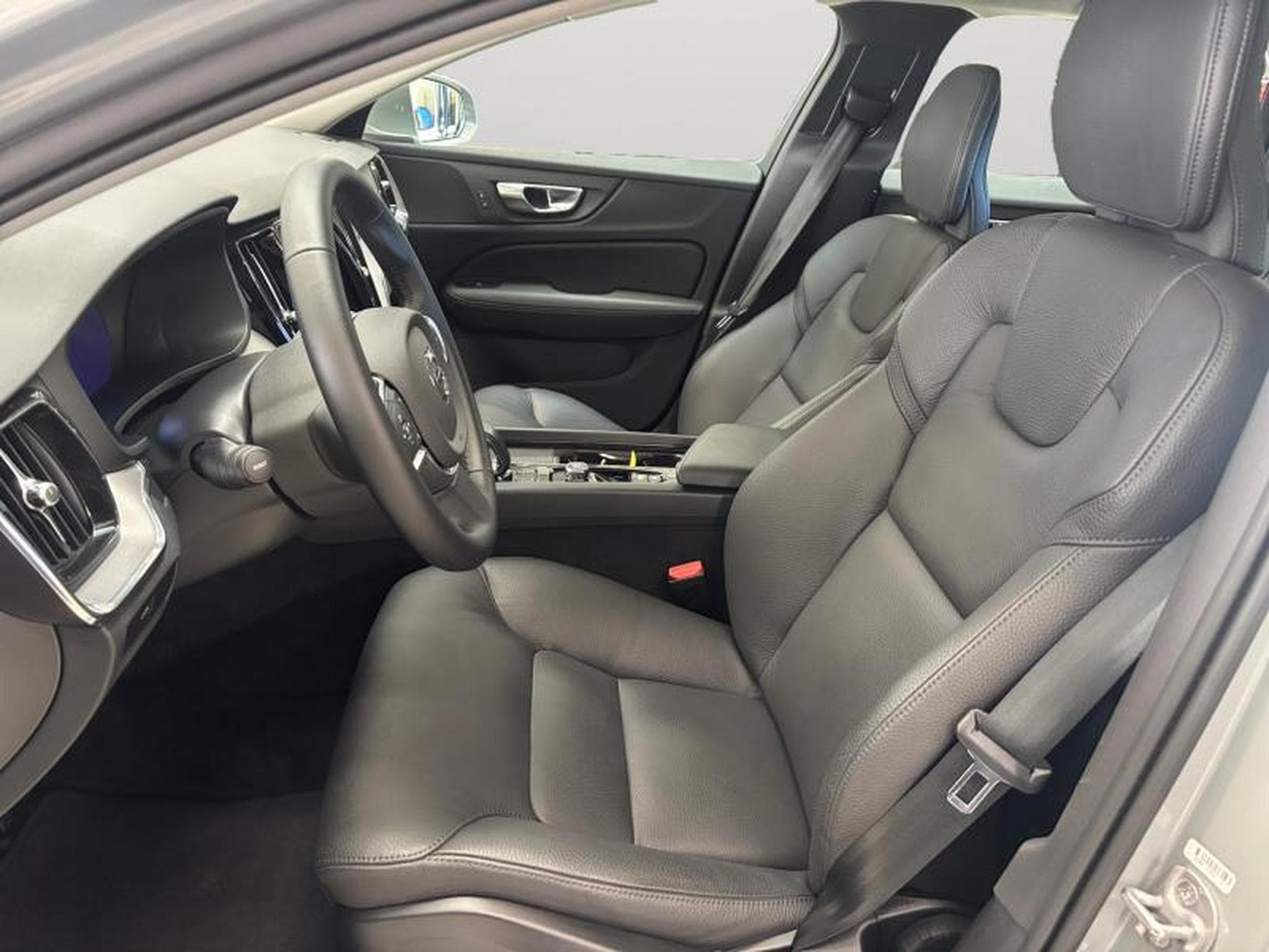 Volvo V60 B4 Core / Essence (2025) - Foto 10