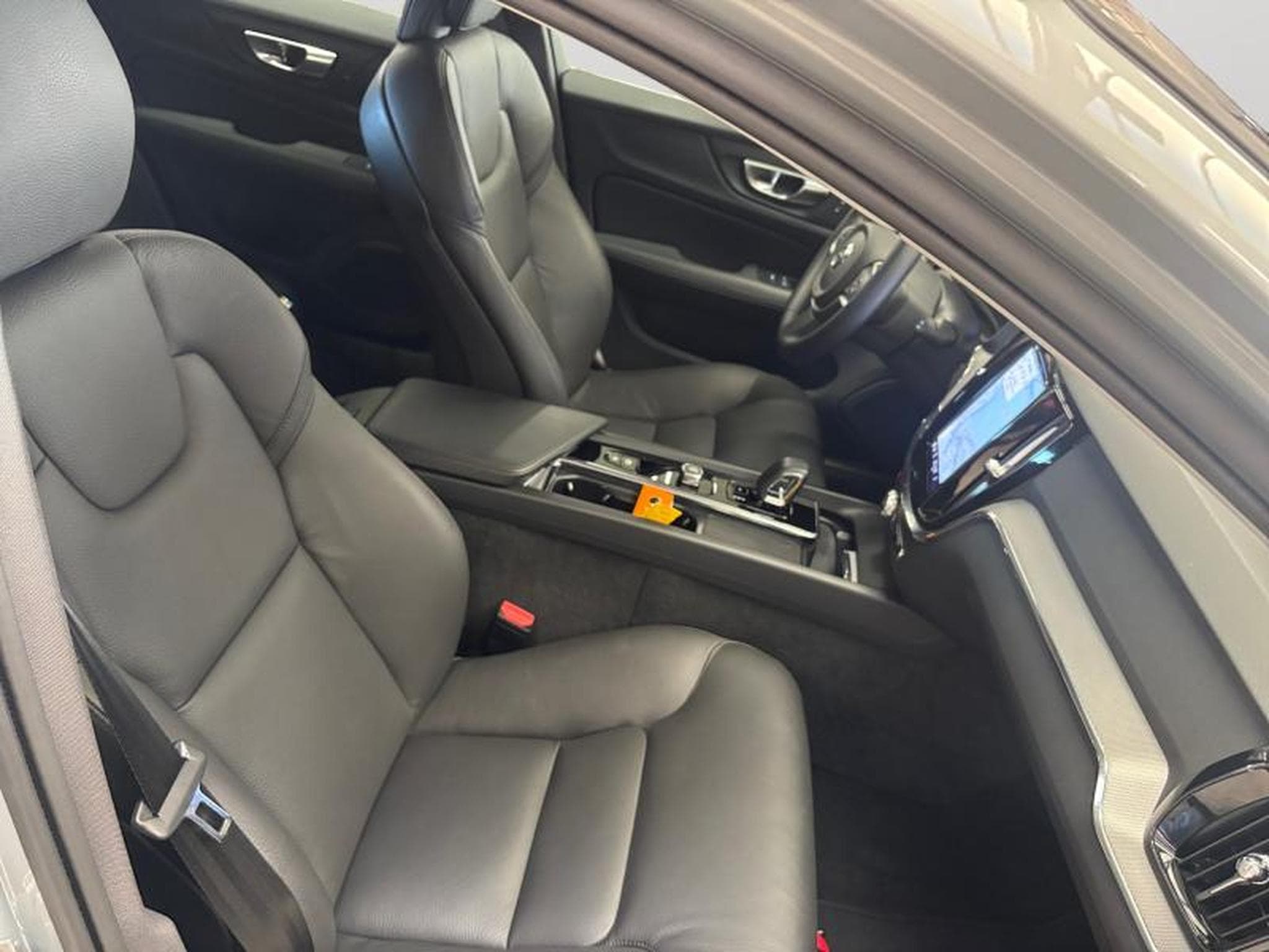 Volvo V60 B4 Core / Essence (2025) - Foto 15