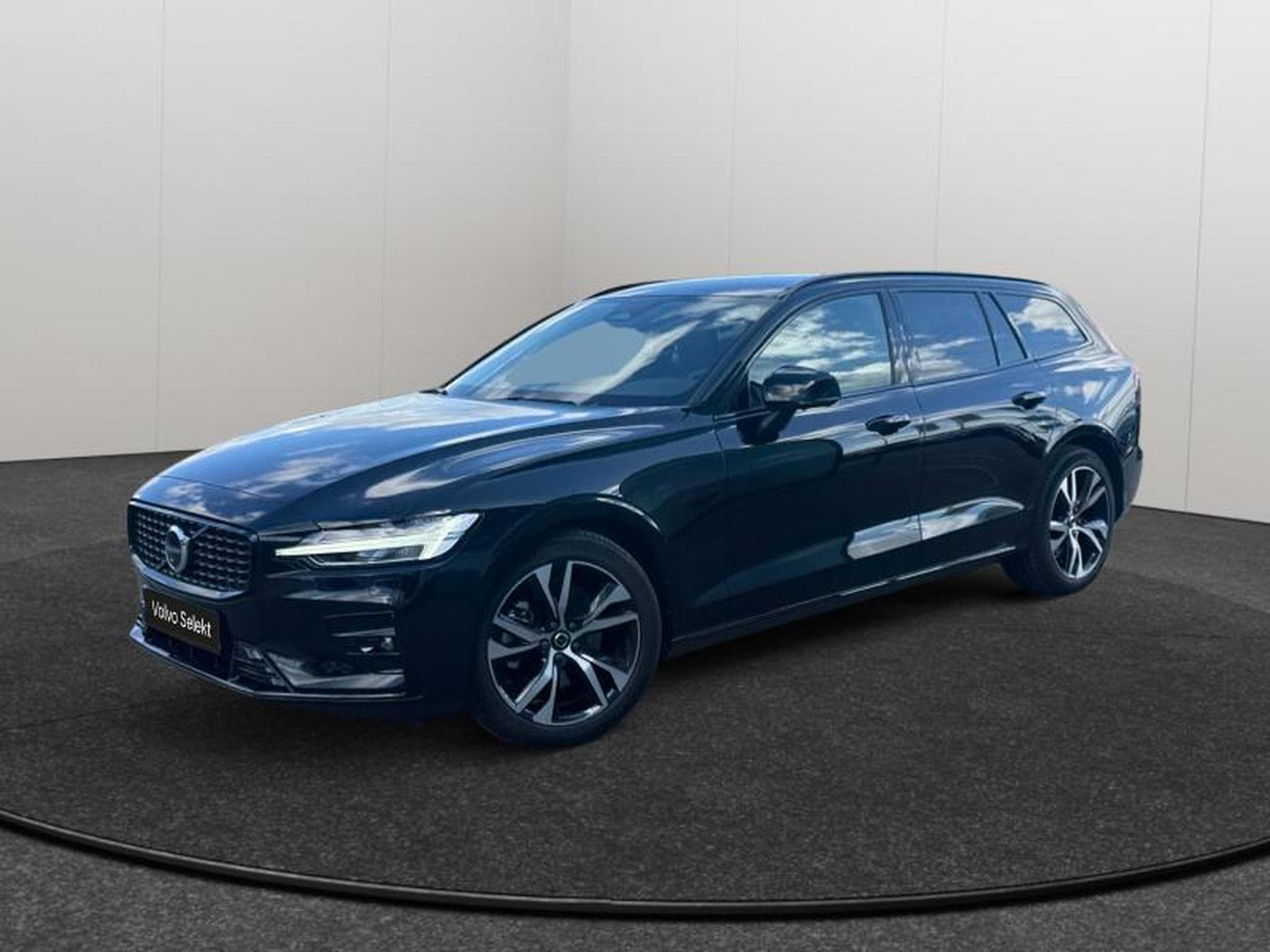 Volvo V60 B4 Plus Dark / Essence (2025) - Foto 1