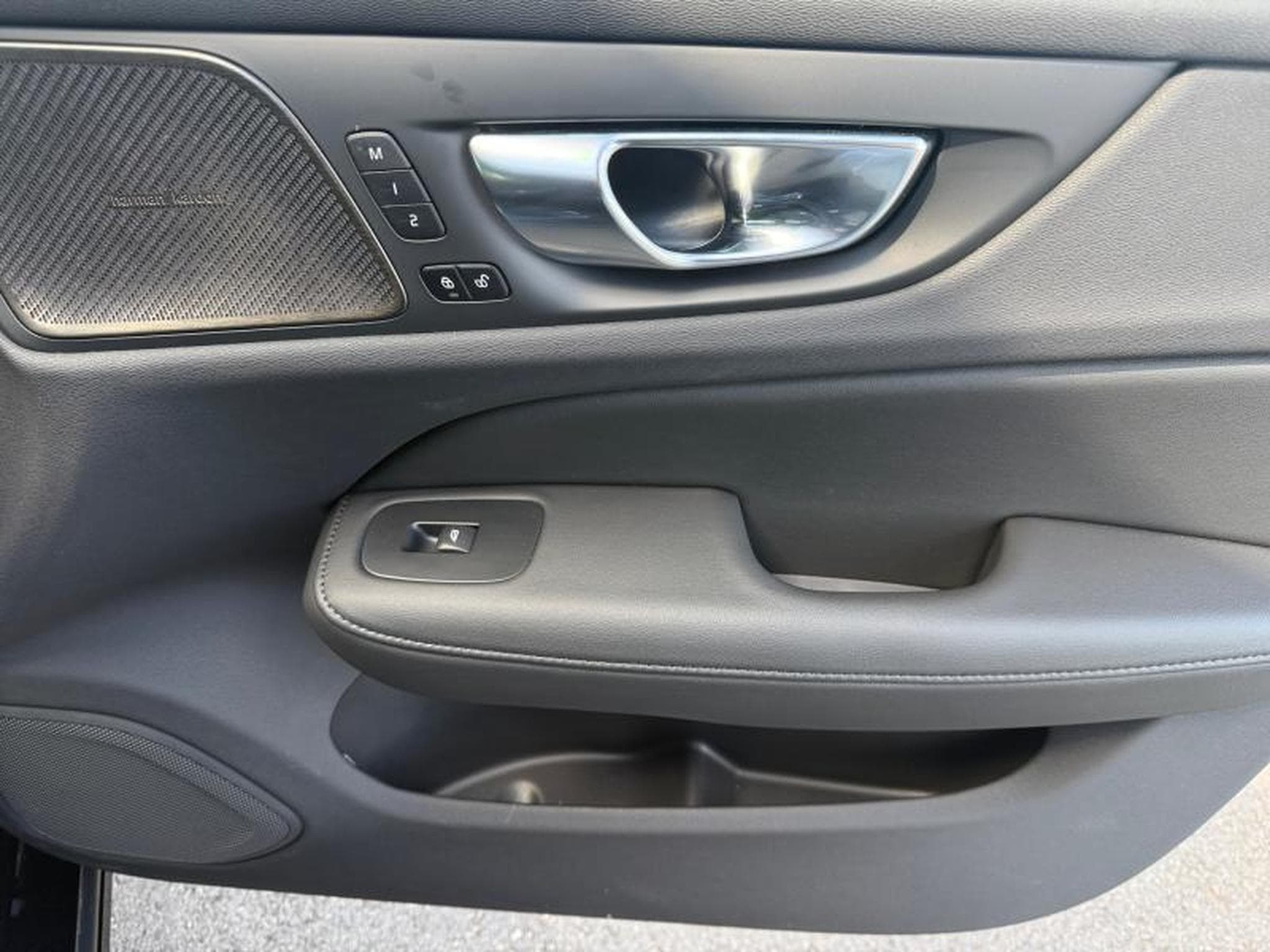 Volvo V60 B4 Plus Dark / Essence (2025) - Foto 21