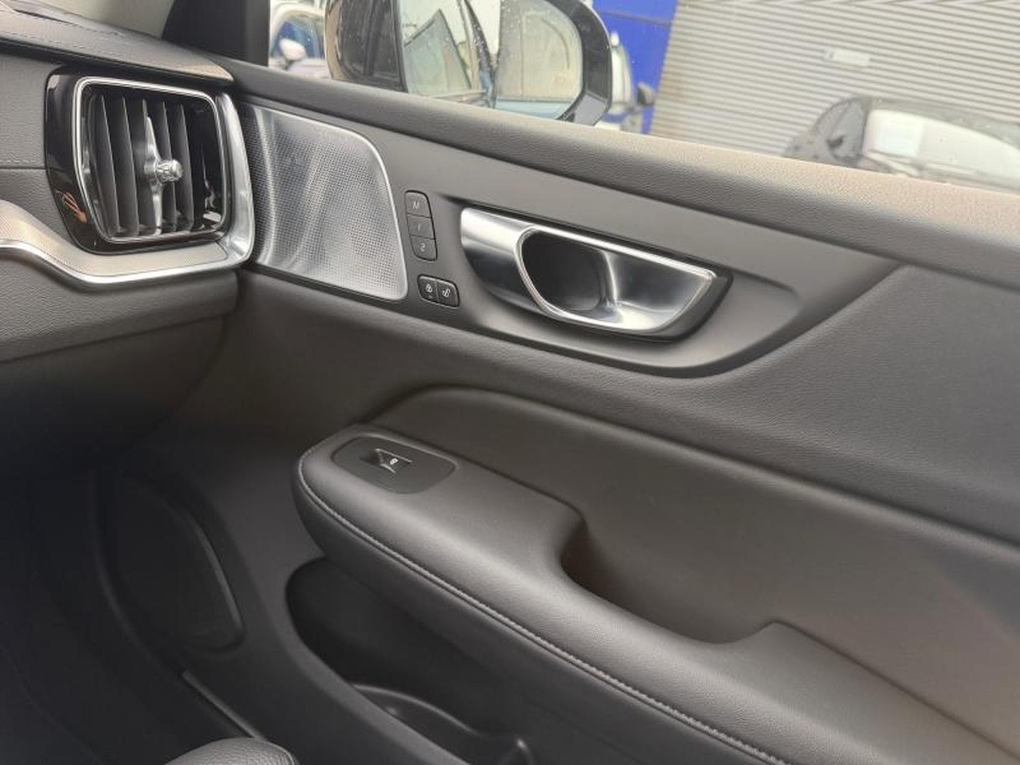 Volvo V60 T6 Ultra Dark / Hybride (2024) - Foto 26