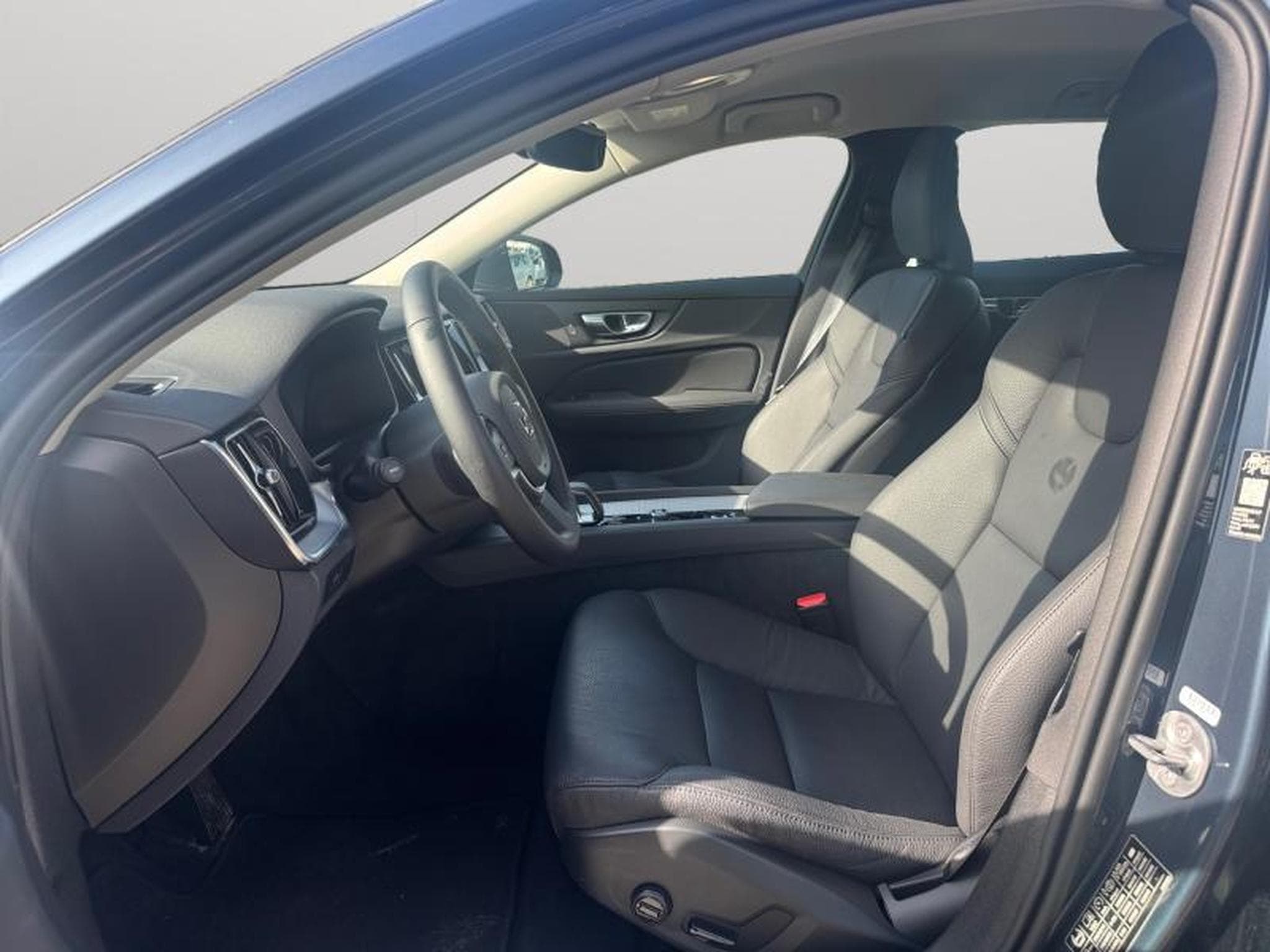 Volvo V60 B4 Core / Essence (2025) - Foto 10