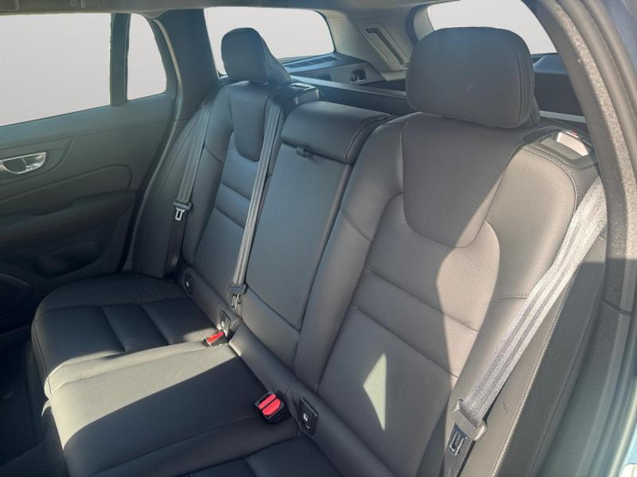 Volvo V60 B4 Core / Essence (2025) - Foto 13
