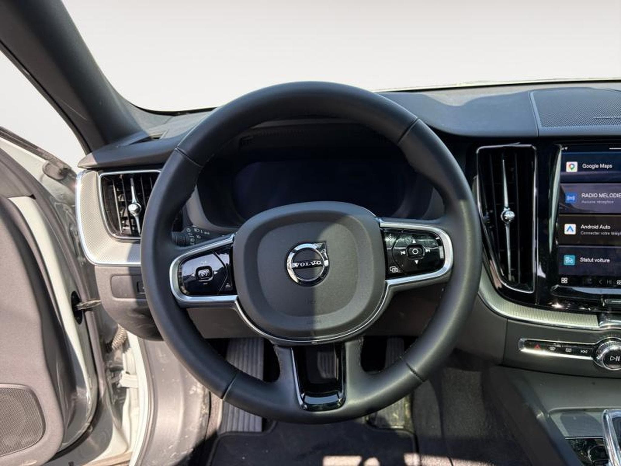 Volvo XC60 T6 Plus Dark / Hybride KIT HIVER INCLUS (2025) - Foto 12