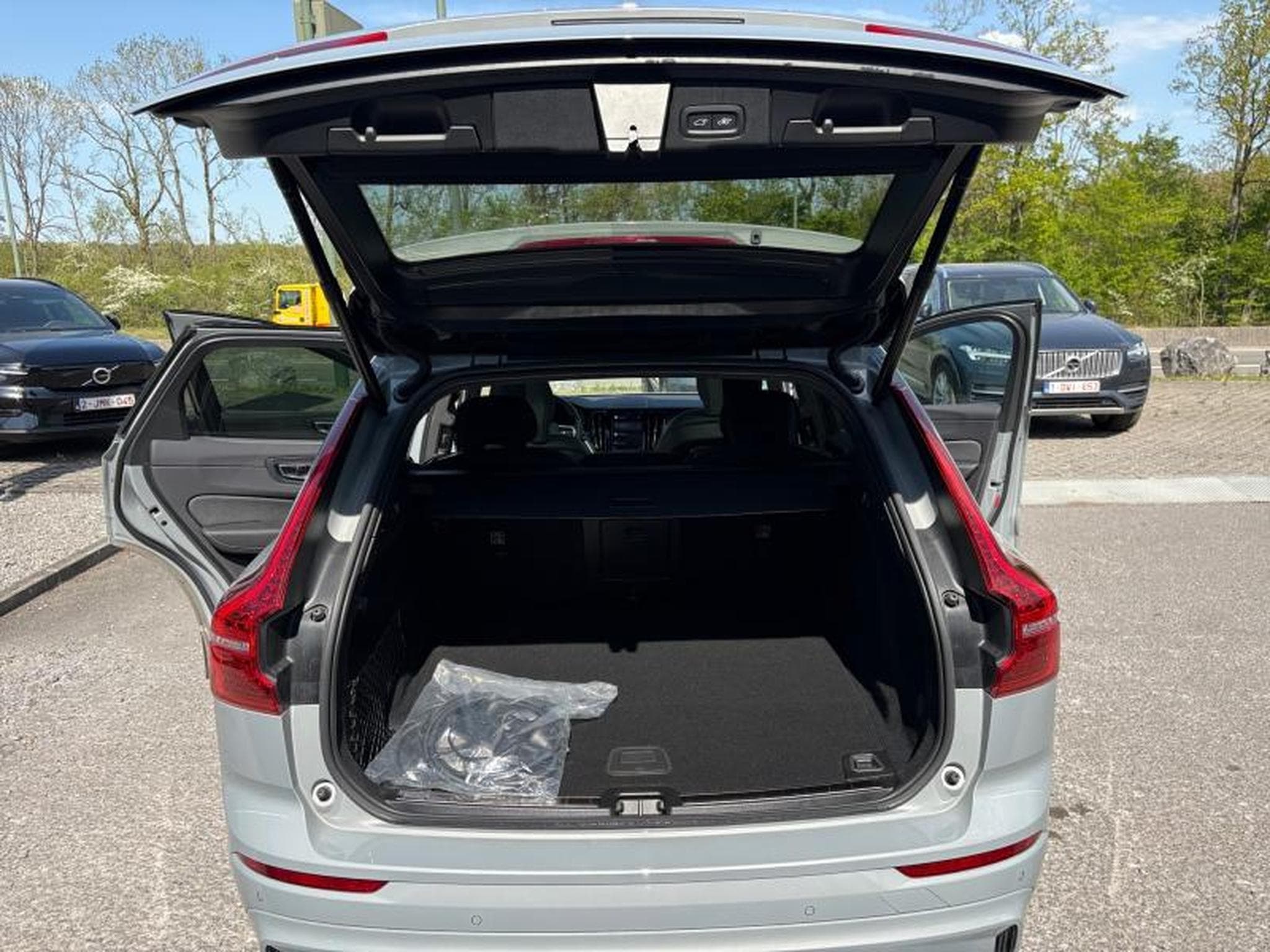 Volvo XC60 T6 Plus Dark / Hybride KIT HIVER INCLUS (2025) - Foto 19