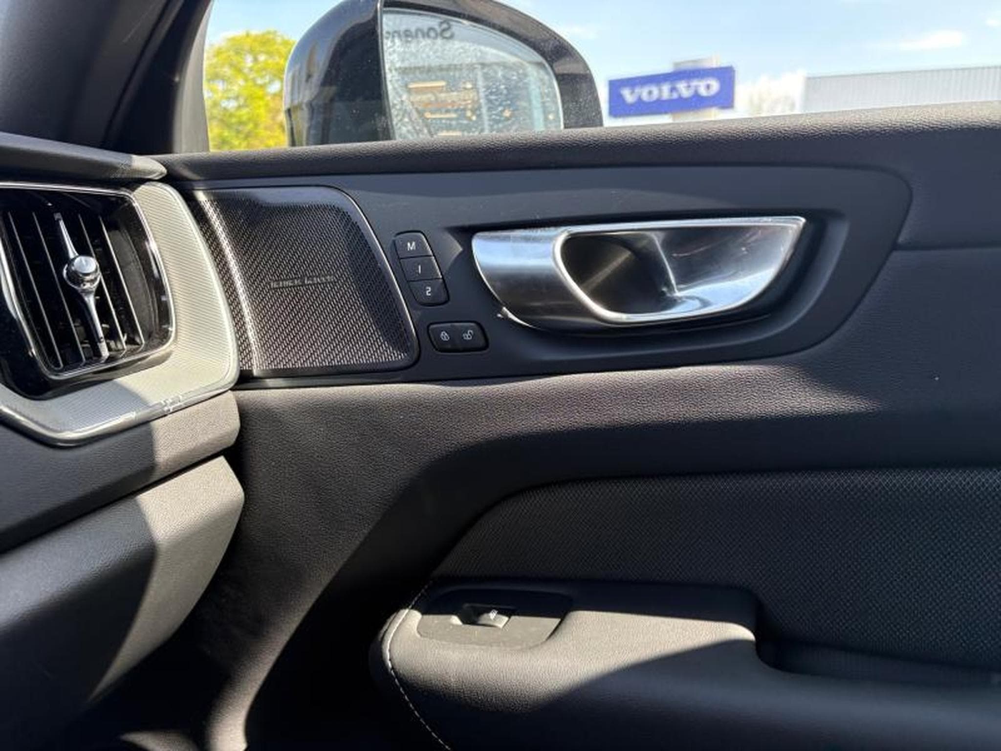 Volvo XC60 T6 Plus Dark / Hybride KIT HIVER INCLUS (2025) - Foto 21