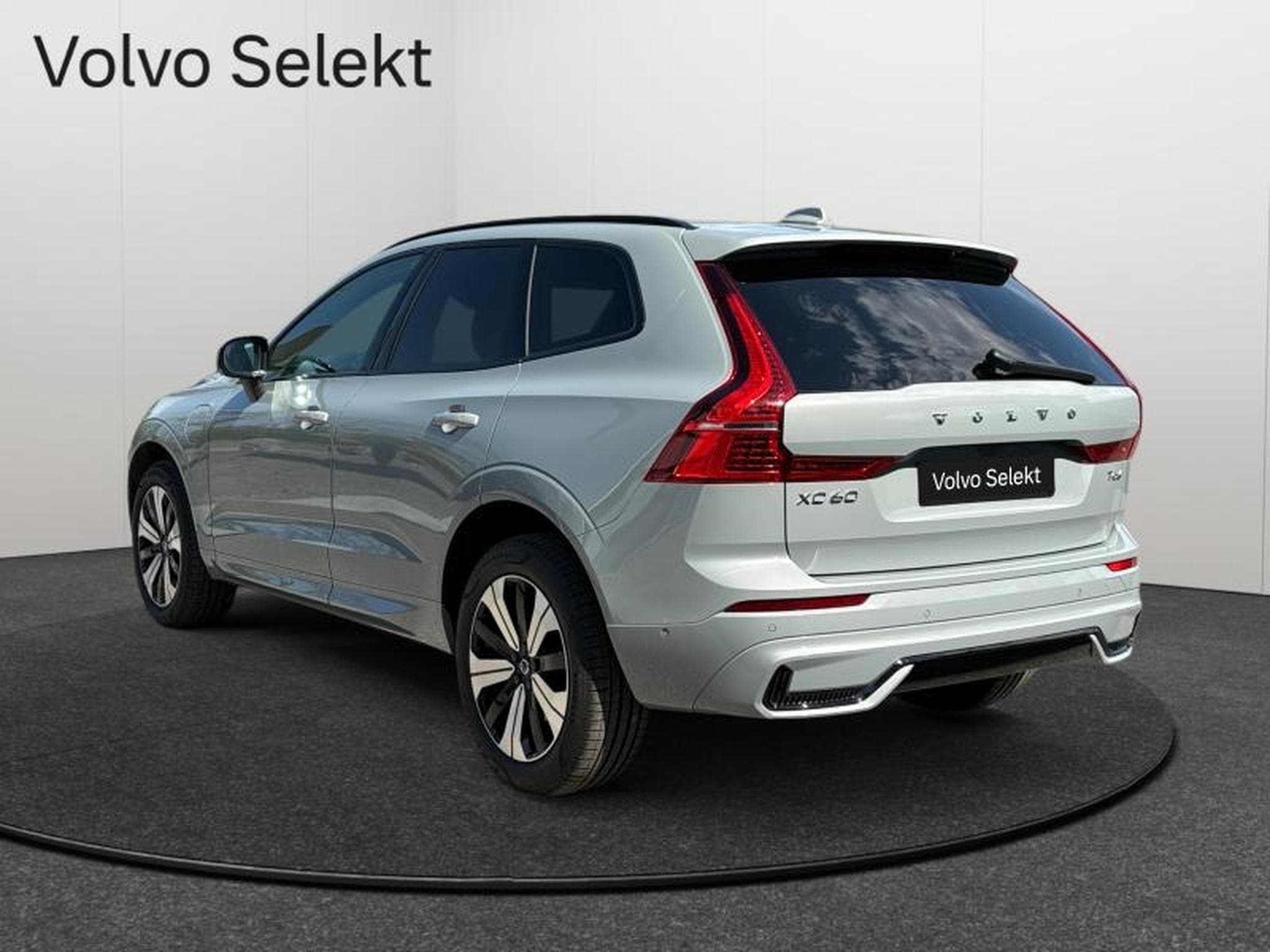 Volvo XC60 T6 Plus Dark / Hybride KIT HIVER INCLUS (2025) - Foto 5