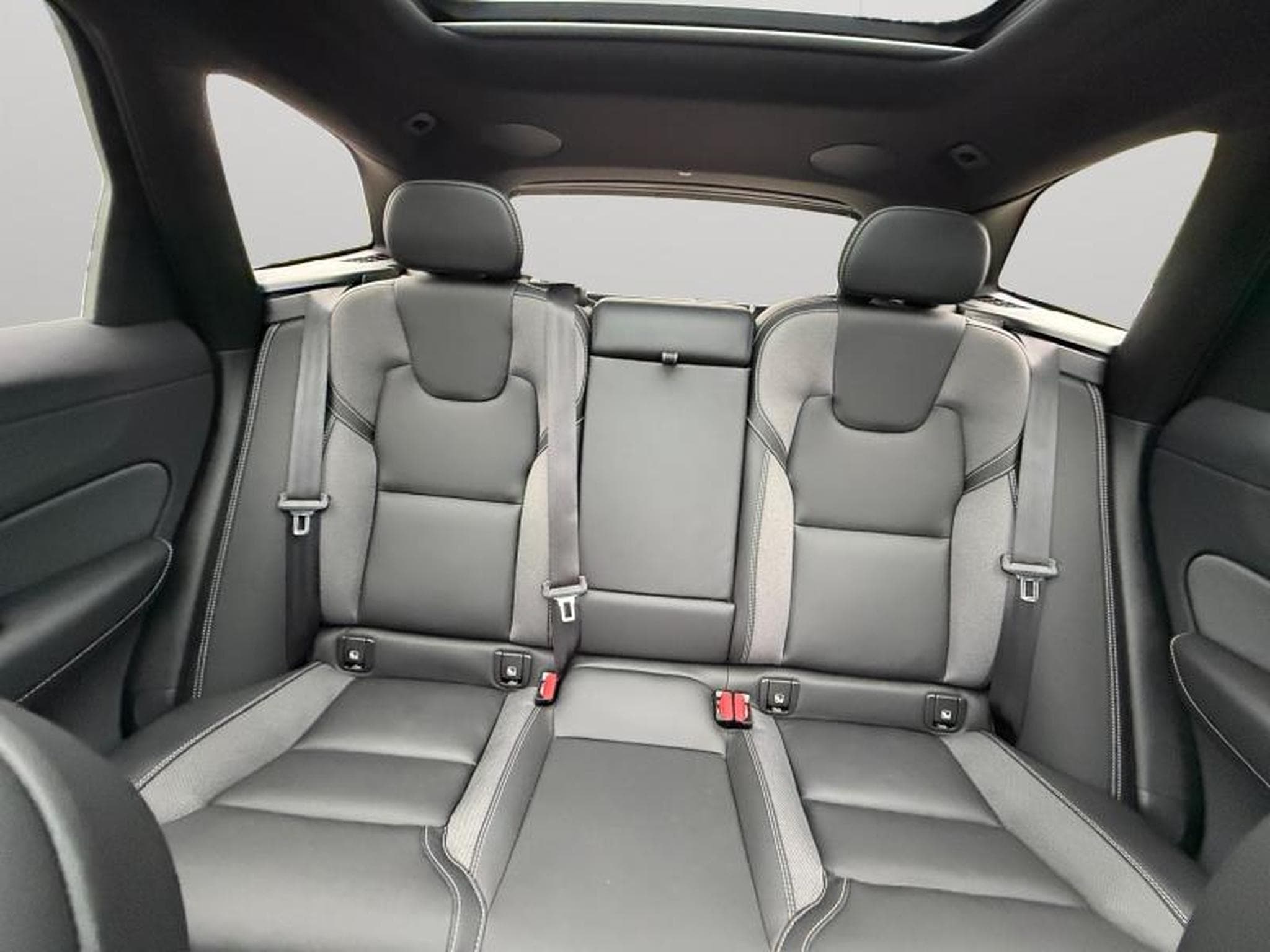 Volvo XC60 T6 Plus Dark / Hybride KIT HIVER INCLUS (2025) - Foto 13