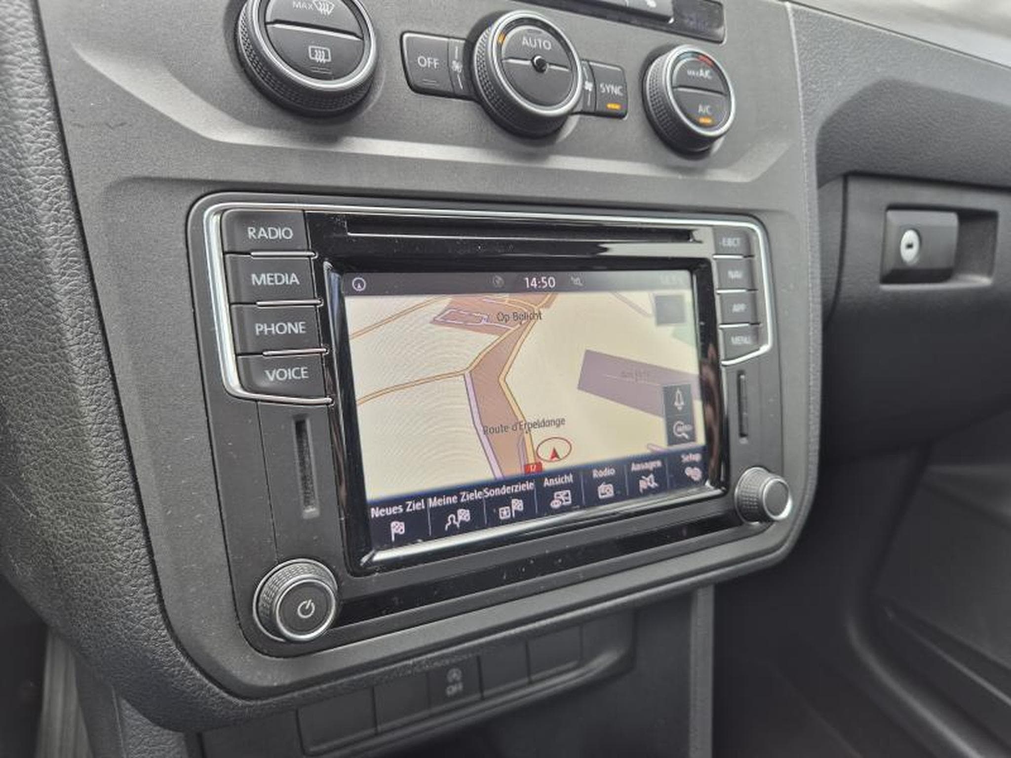 VW Caddy Beach Navi DSG (2019) - Photo 12