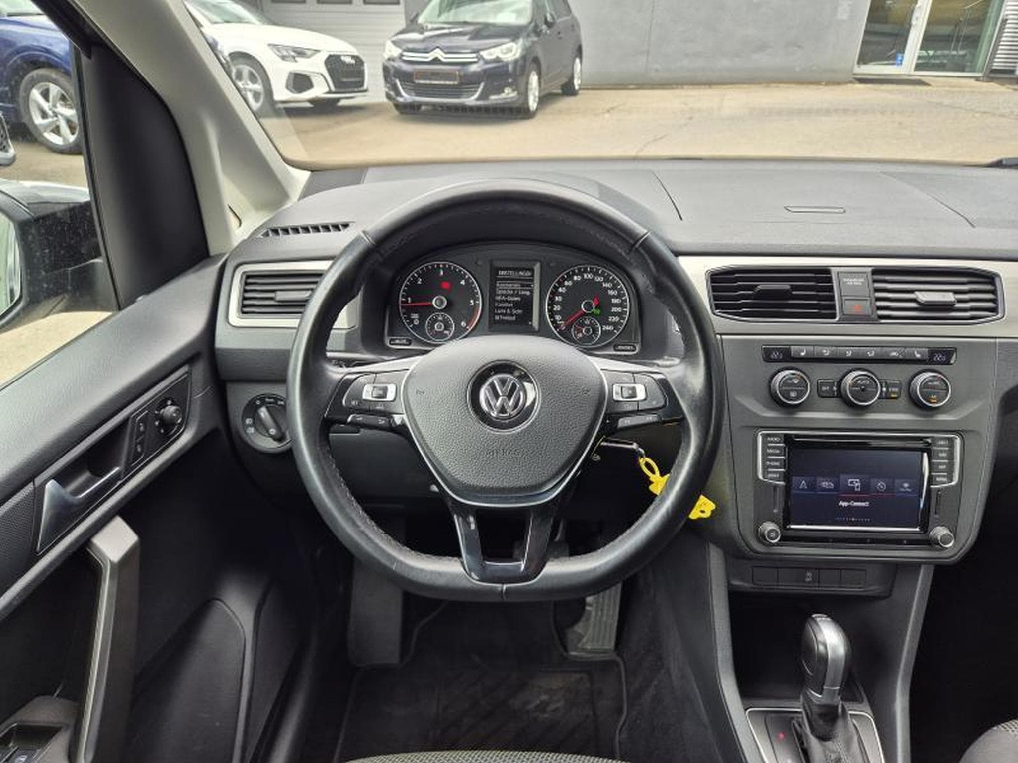 VW Caddy Beach Navi DSG (2019) - Photo 8