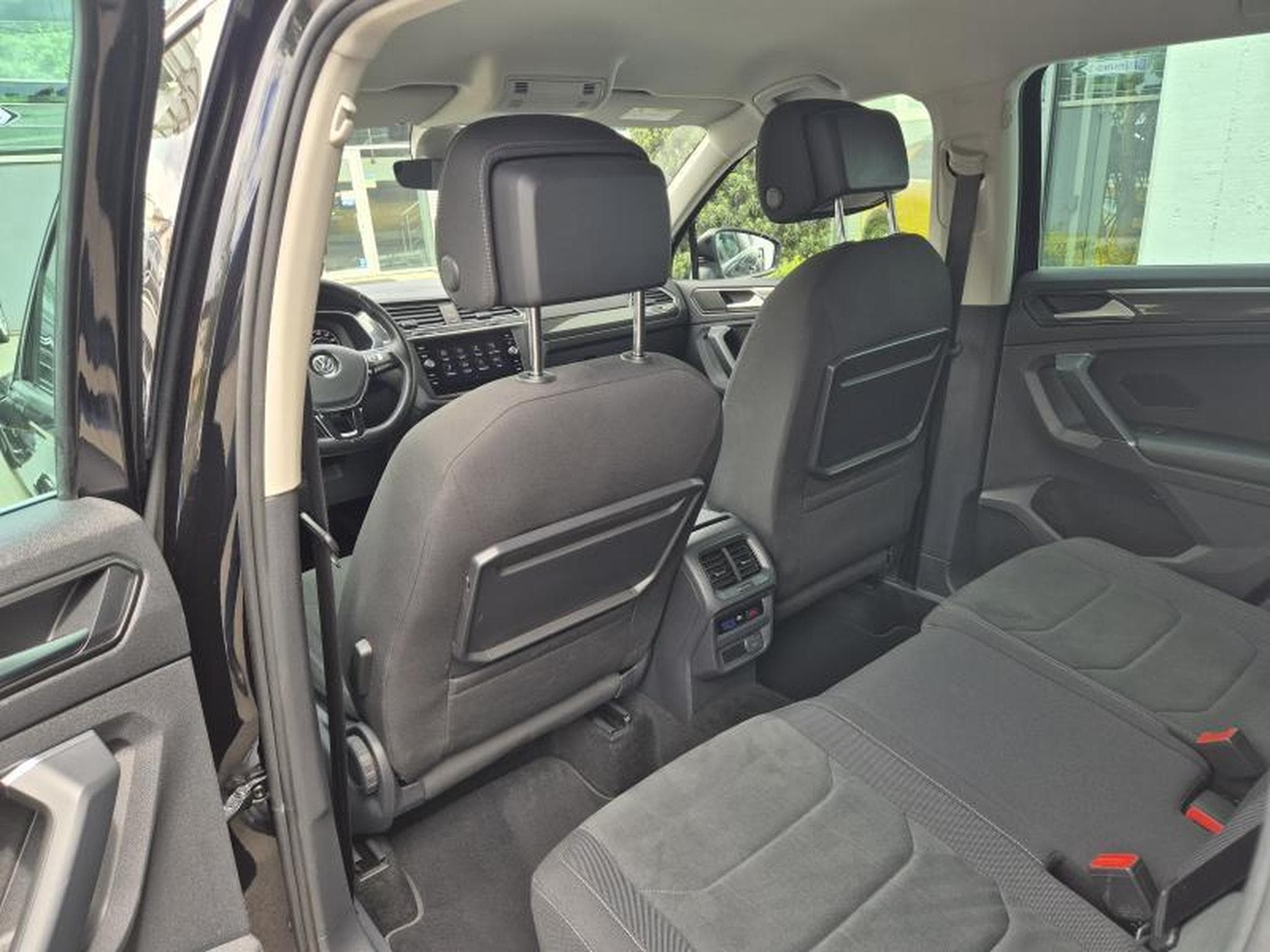 VW Tiguan Highline 2.0 TDI 6-Gang (2018) - Photo 14
