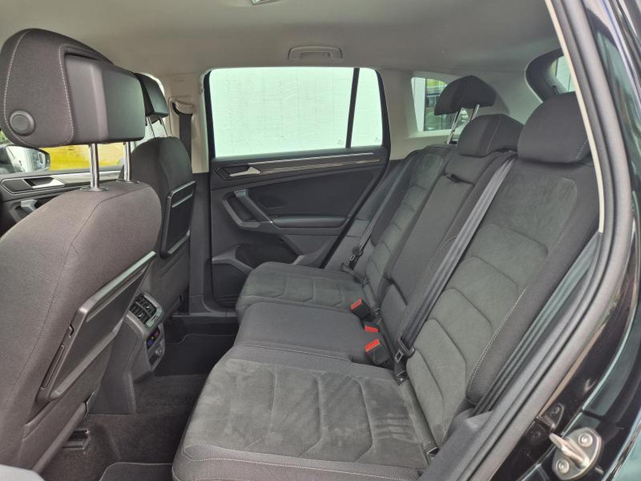 VW Tiguan Highline 2.0 TDI 6-Gang (2018) - Photo 15