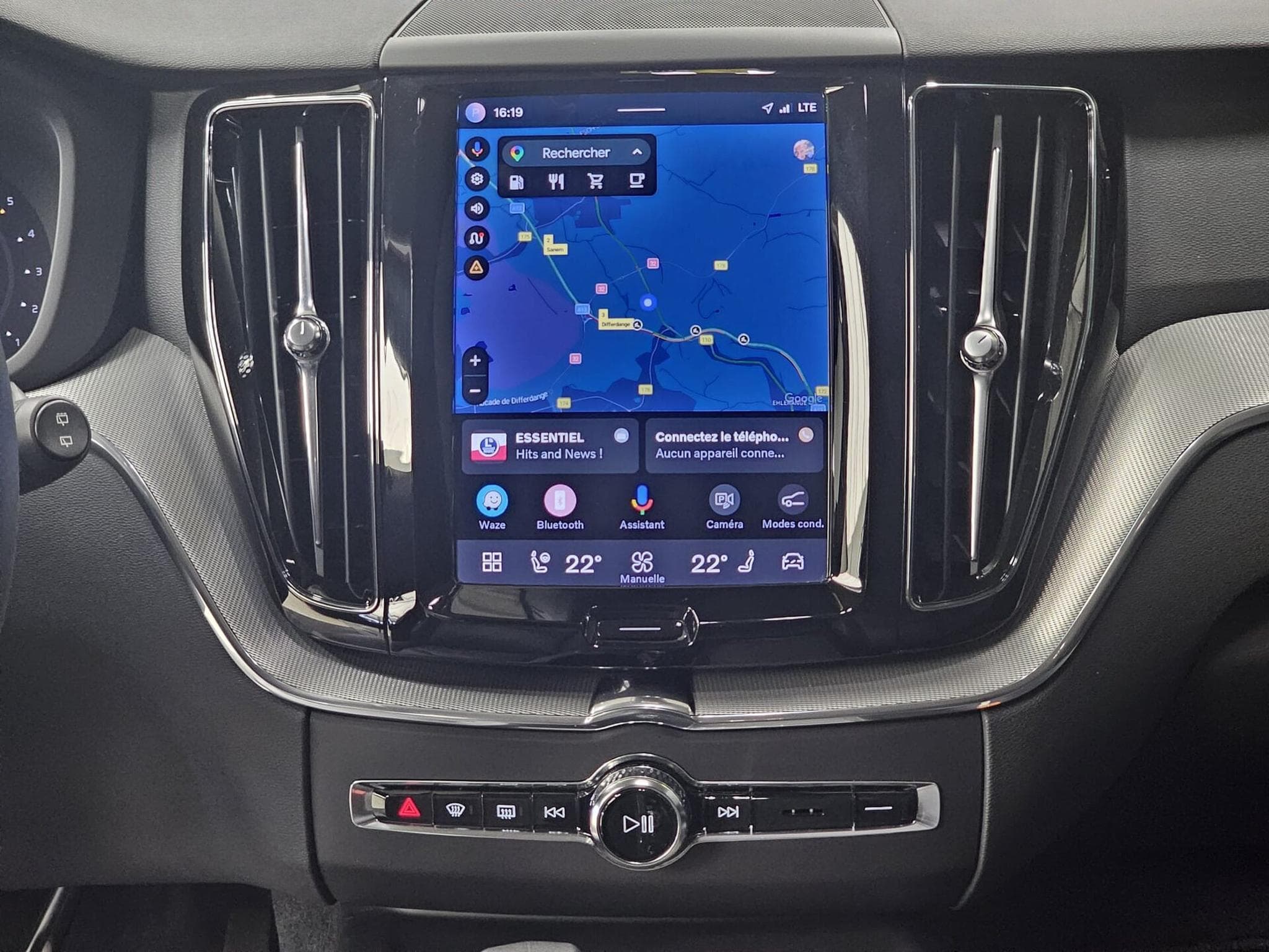 Volvo XC60 MOMENTUM 197 CV (2023) - Photo 12