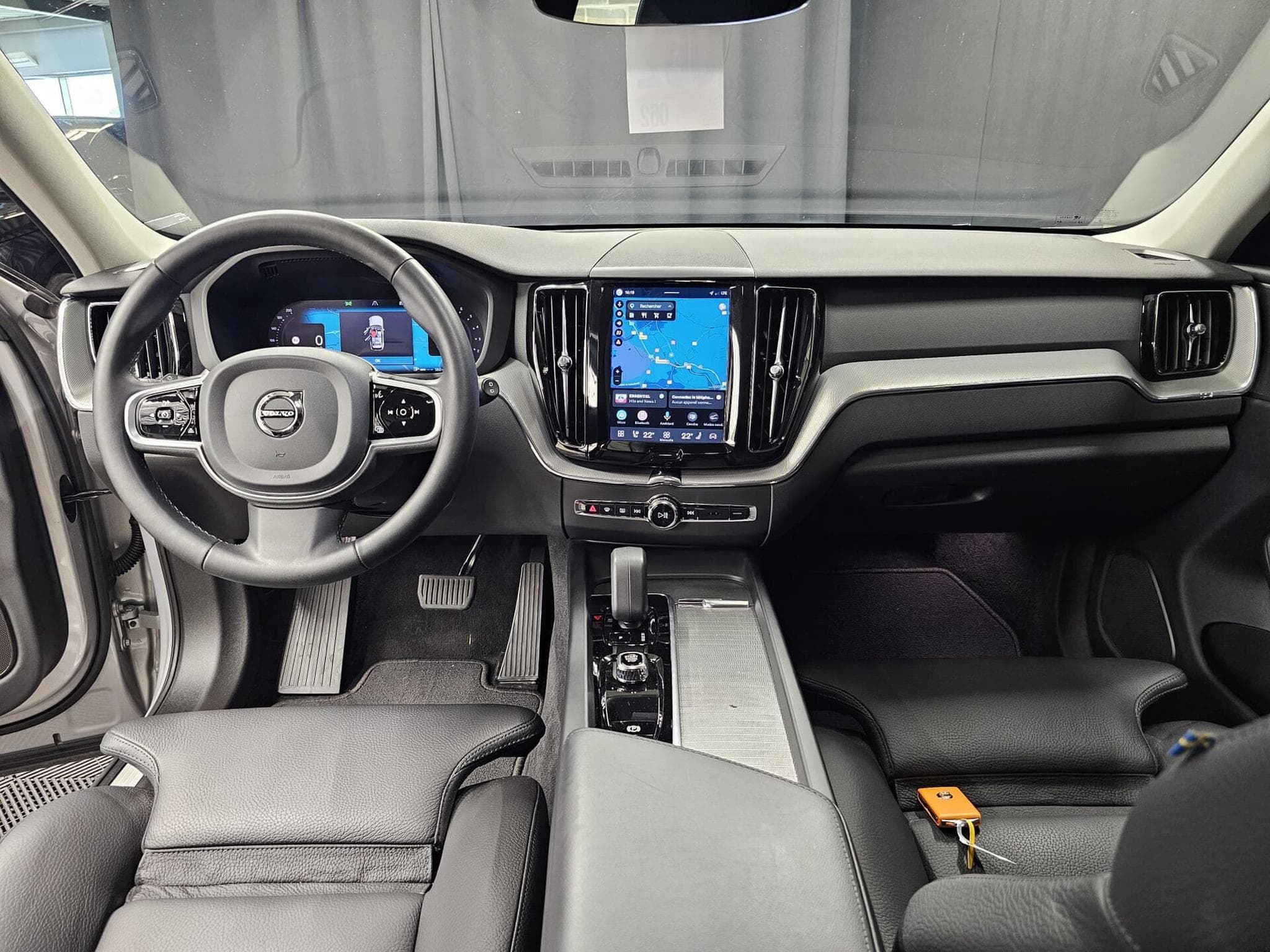Volvo XC60 MOMENTUM 197 CV (2023) - Photo 2