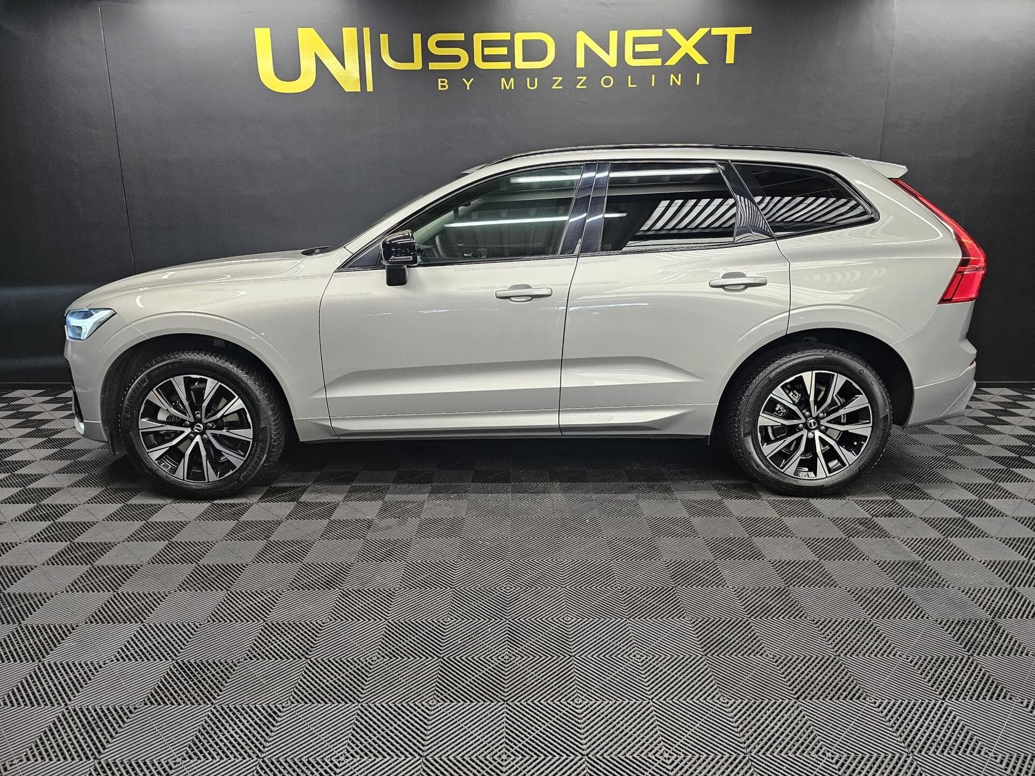 Volvo XC60 MOMENTUM 197 CV (2023) - Photo 5