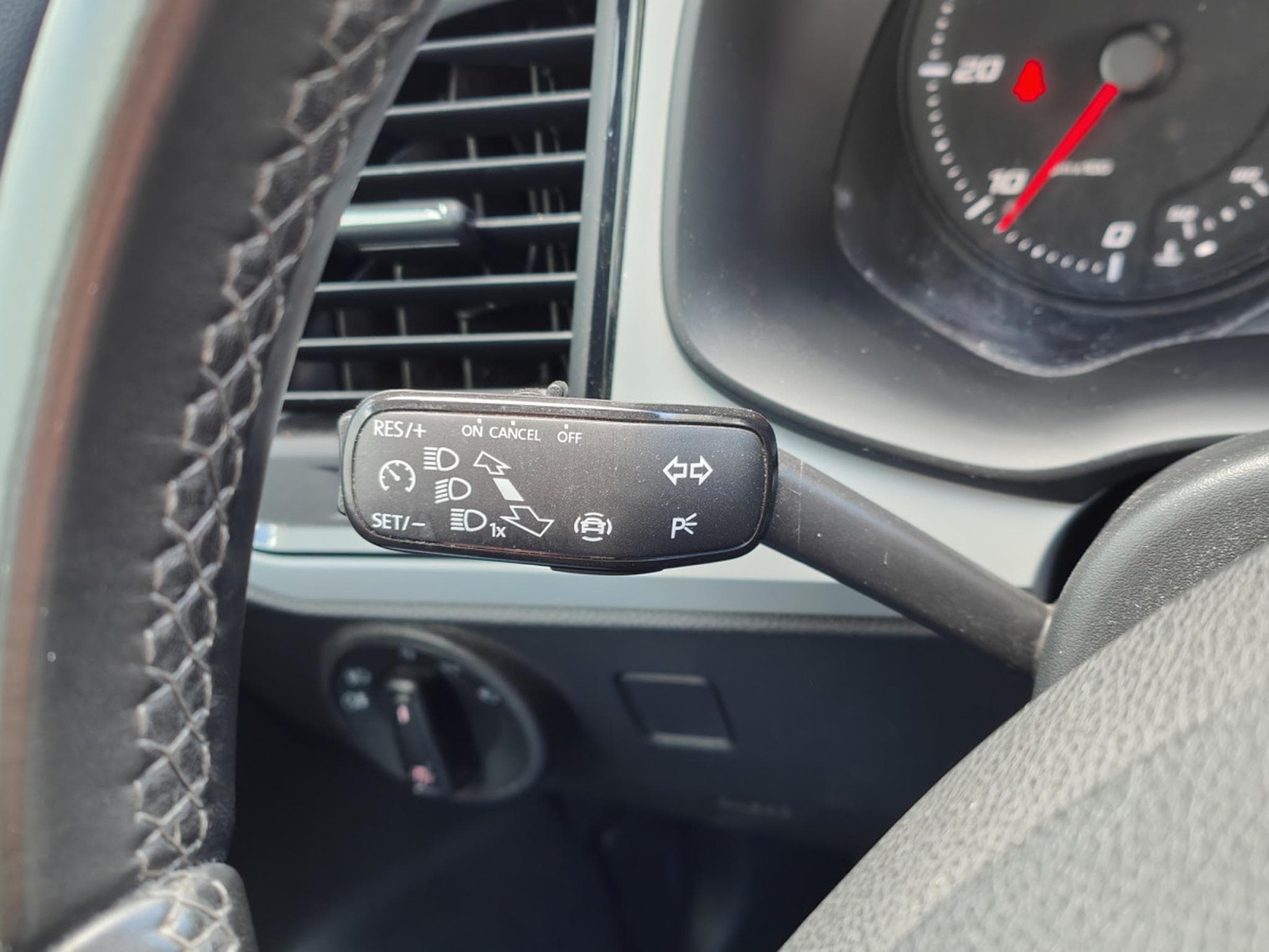 Seat Ateca 1.6 TDI BLUETOOTH CLIMATISATION SIEGES CHAUFF (2020) - Photo 19
