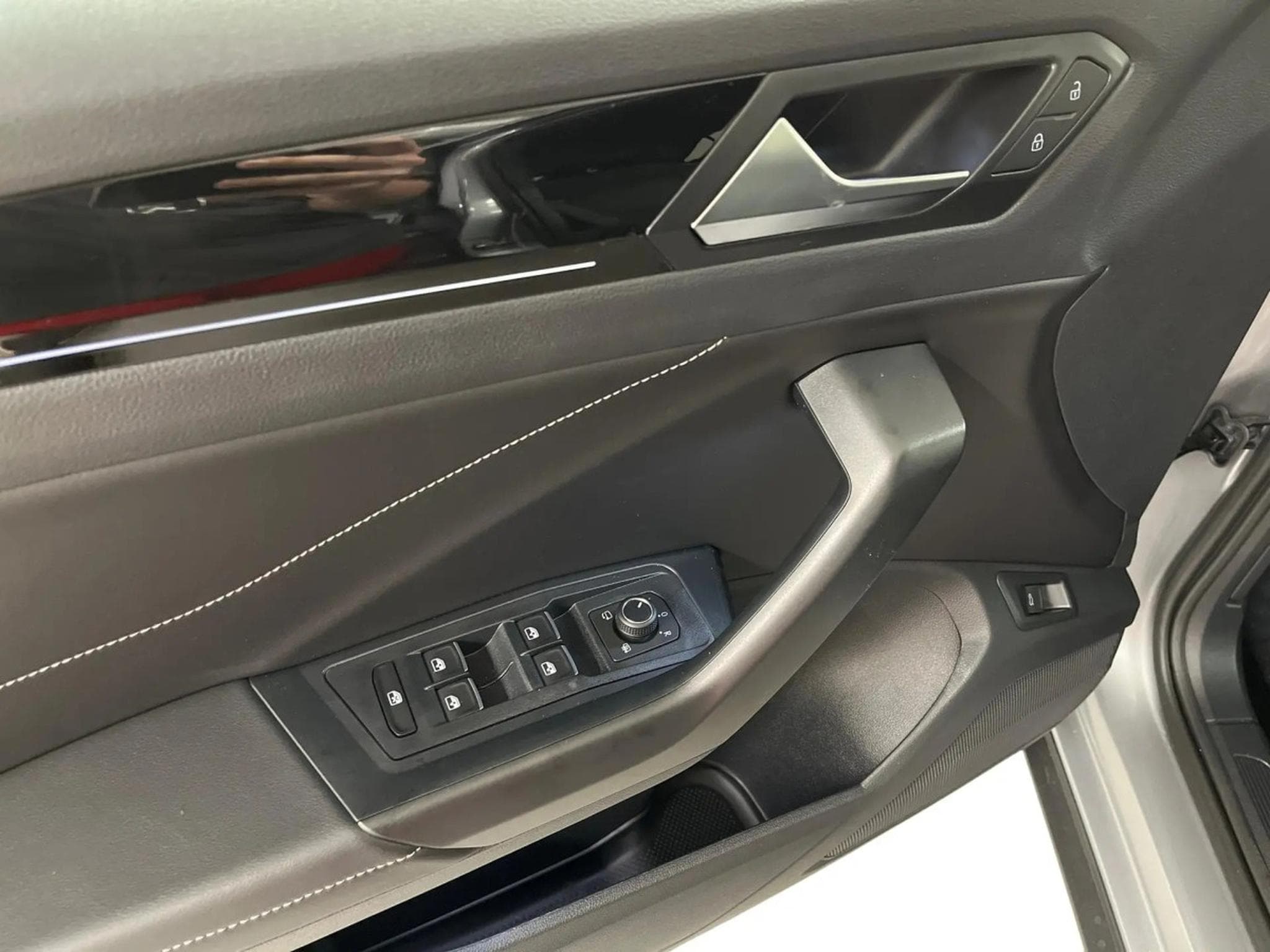 VW T-Roc Style Black Edition 1.5 TSI 110KW-150CV DSG7 - Toit Ouvrant (2025) - Photo 12