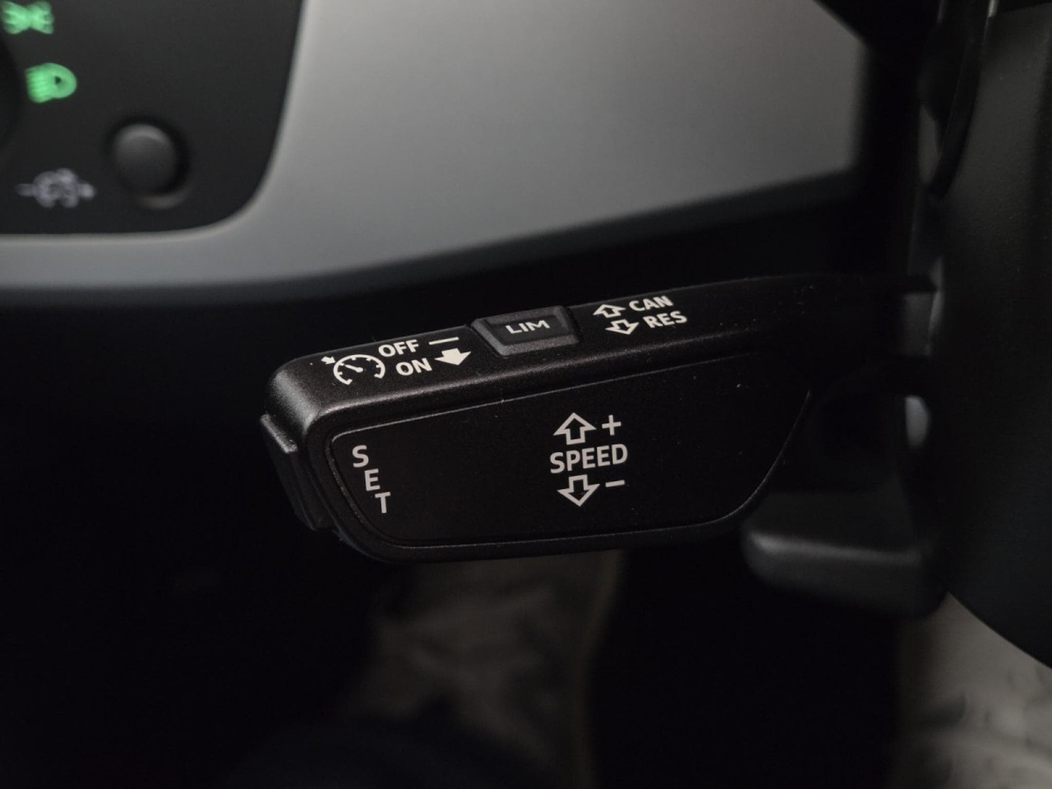 Audi A4 AVANT 30TDI ATTRACTION S-TRONIC (2022) - Photo 12