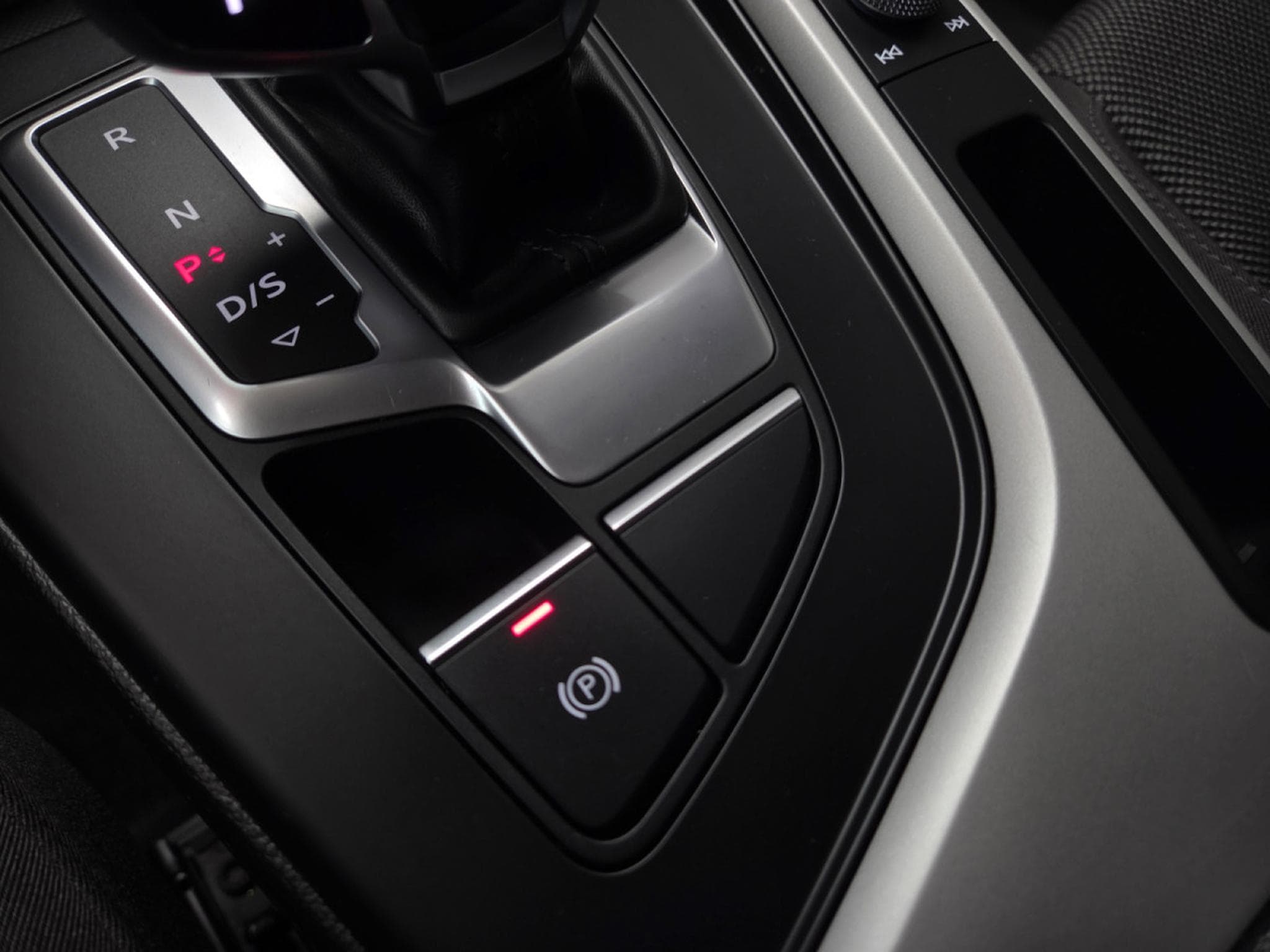 Audi A4 AVANT 30TDI ATTRACTION S-TRONIC (2022) - Photo 18