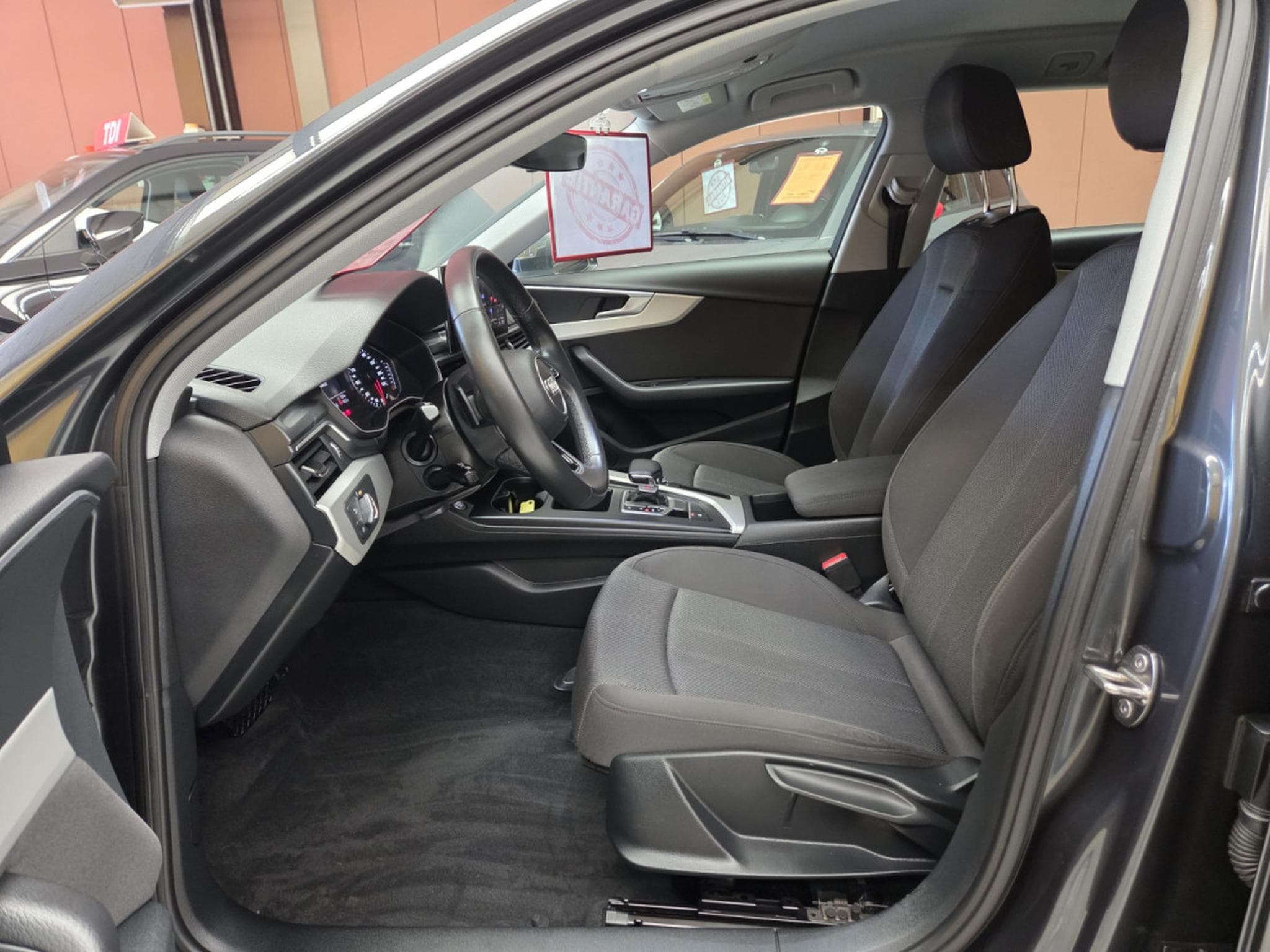 Audi A4 AVANT 30TDI ATTRACTION S-TRONIC (2022) - Photo 7