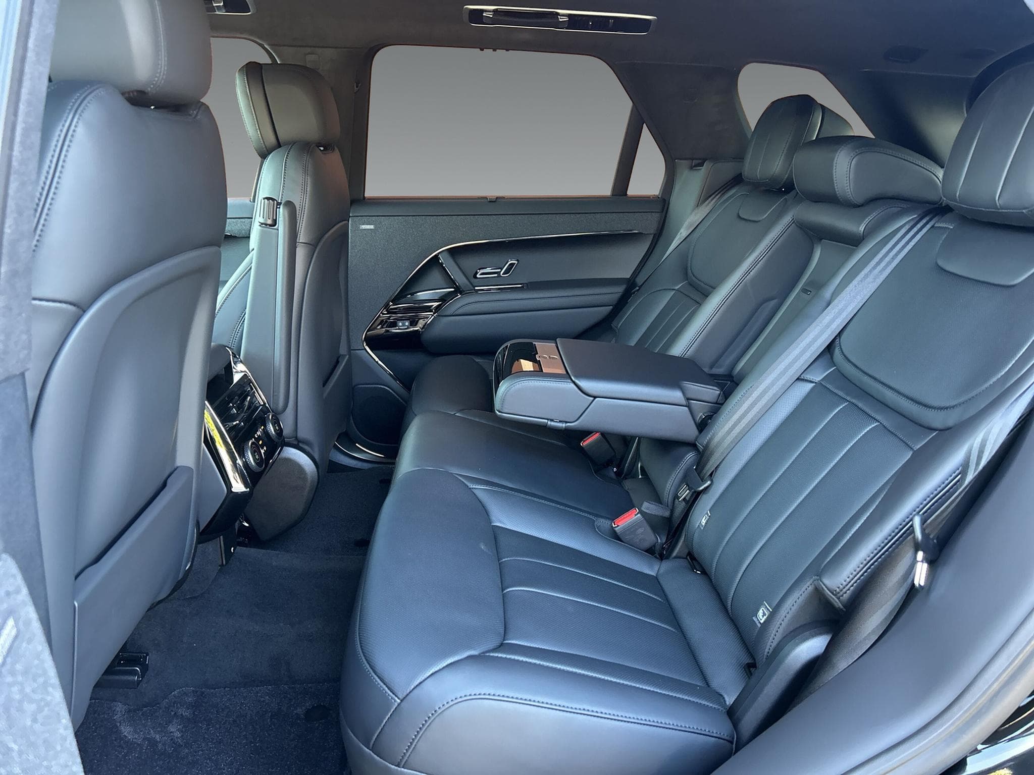 Land-Rover Range Rover Sport P550e PHEV Autobiography +AHK+KomfortPaket (2026) - Photo 8
