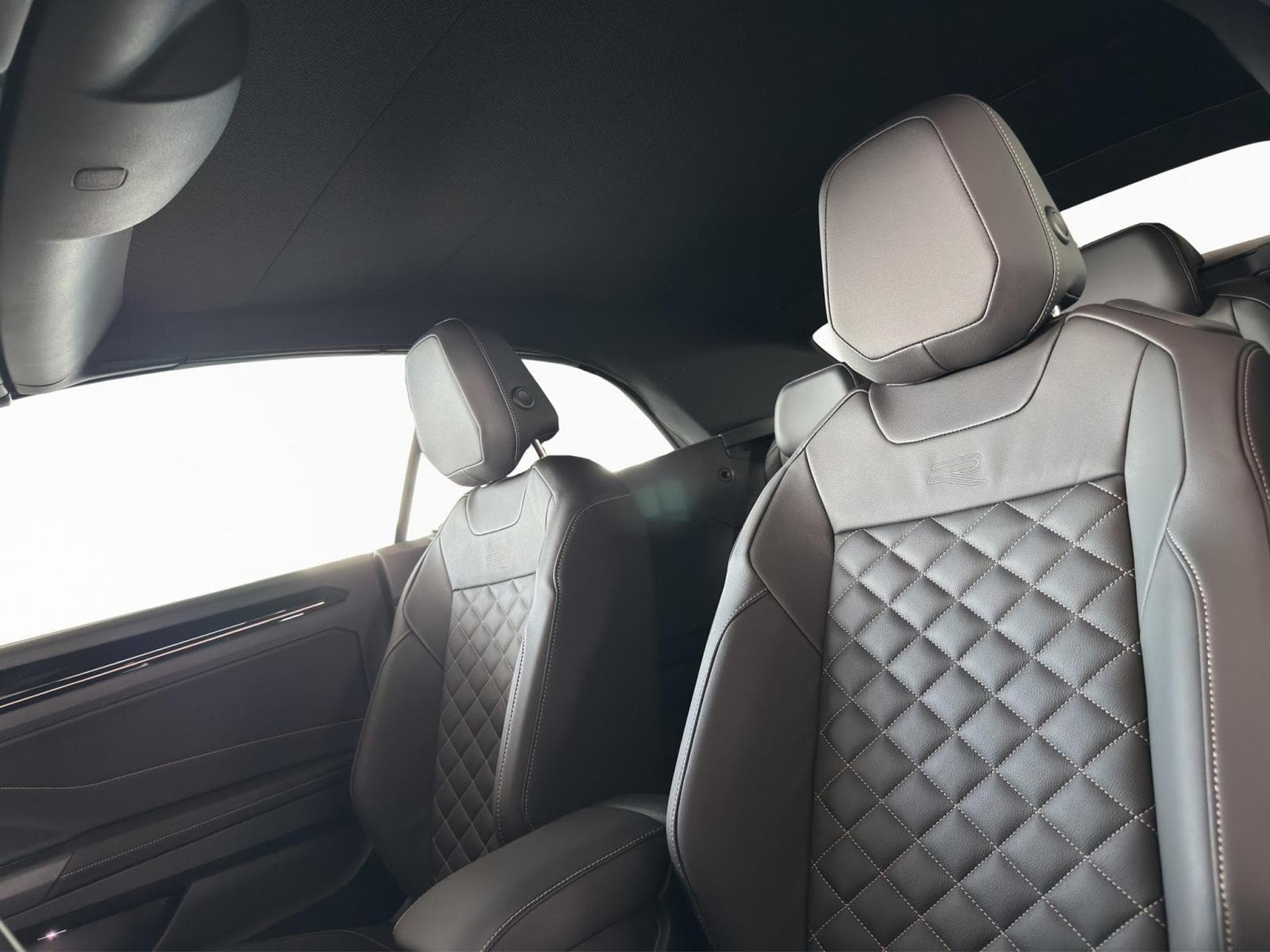VW T-Roc R-LINE (2026) - Photo 15