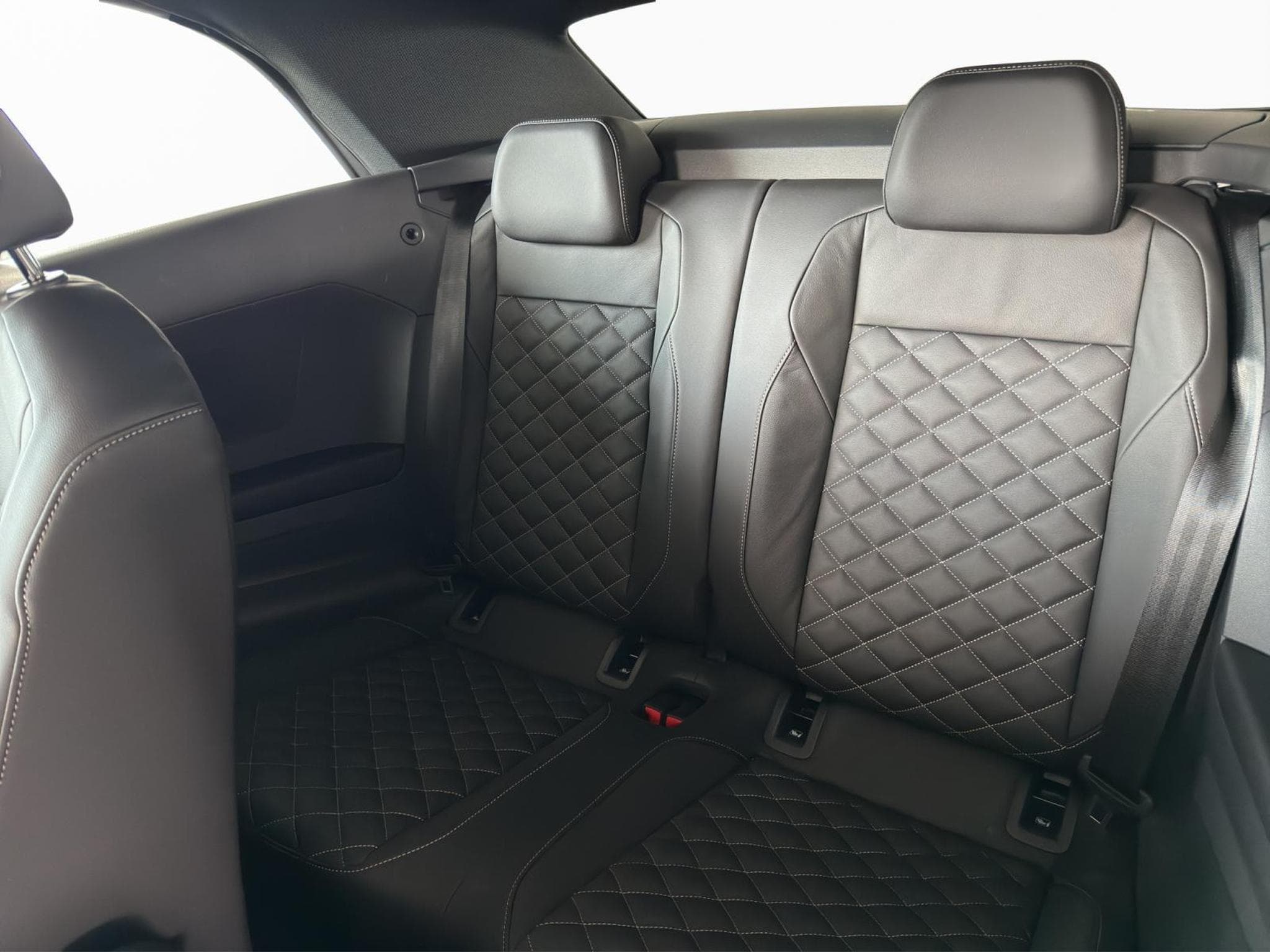VW T-Roc R-LINE (2026) - Photo 16