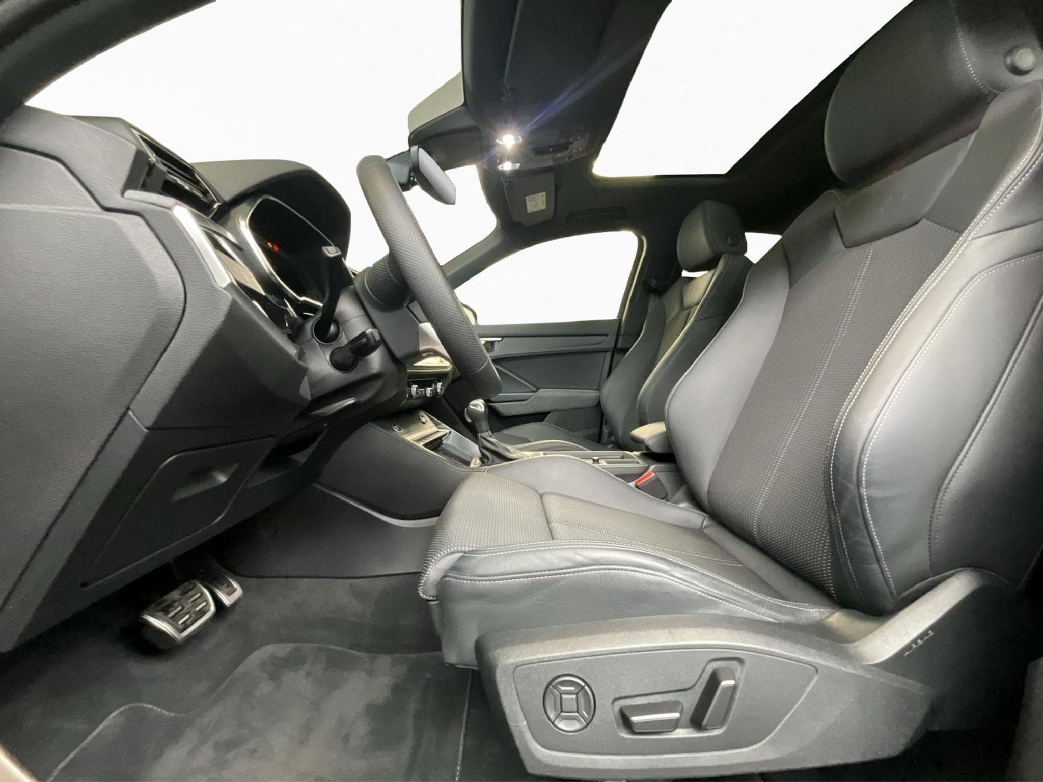 Audi Q3 SB+S-line+Quattro+S-Tronic+P.Premium+Pano+StandHeizung (2025) - Photo 9