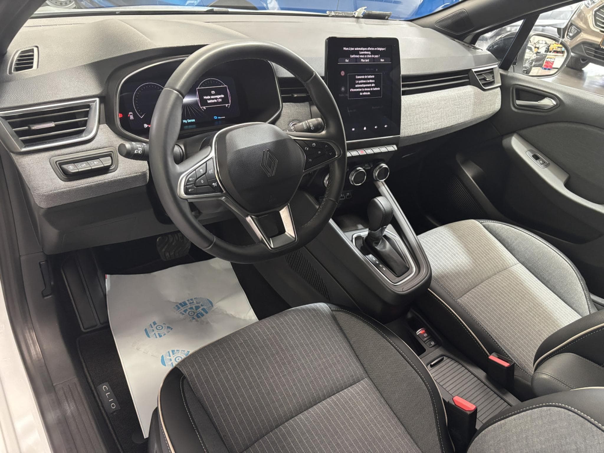 Renault Clio 1.6 Techno E-Tech Hybrid (2024) - Photo 10