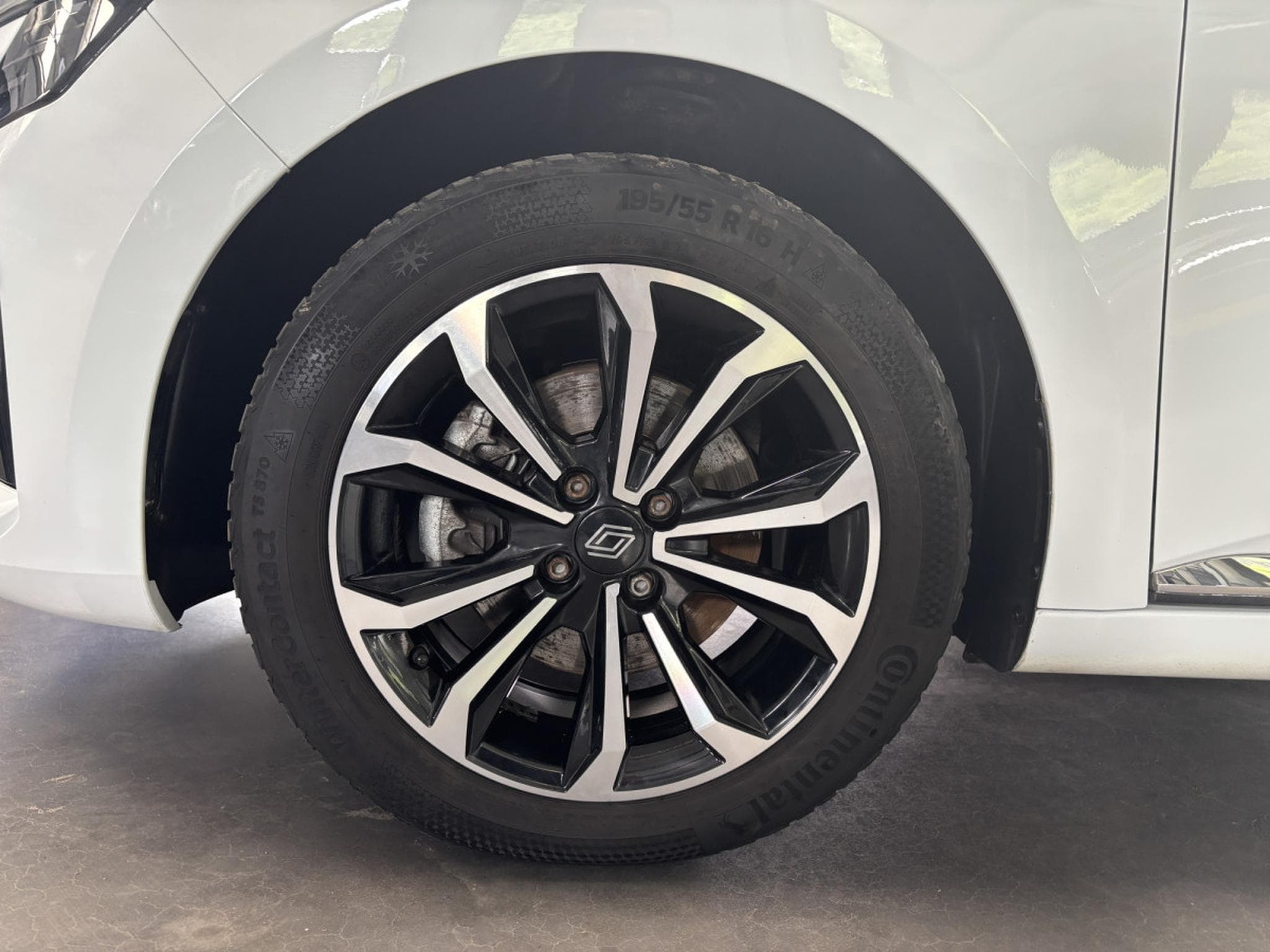Renault Clio 1.6 Techno E-Tech Hybrid (2024) - Photo 8