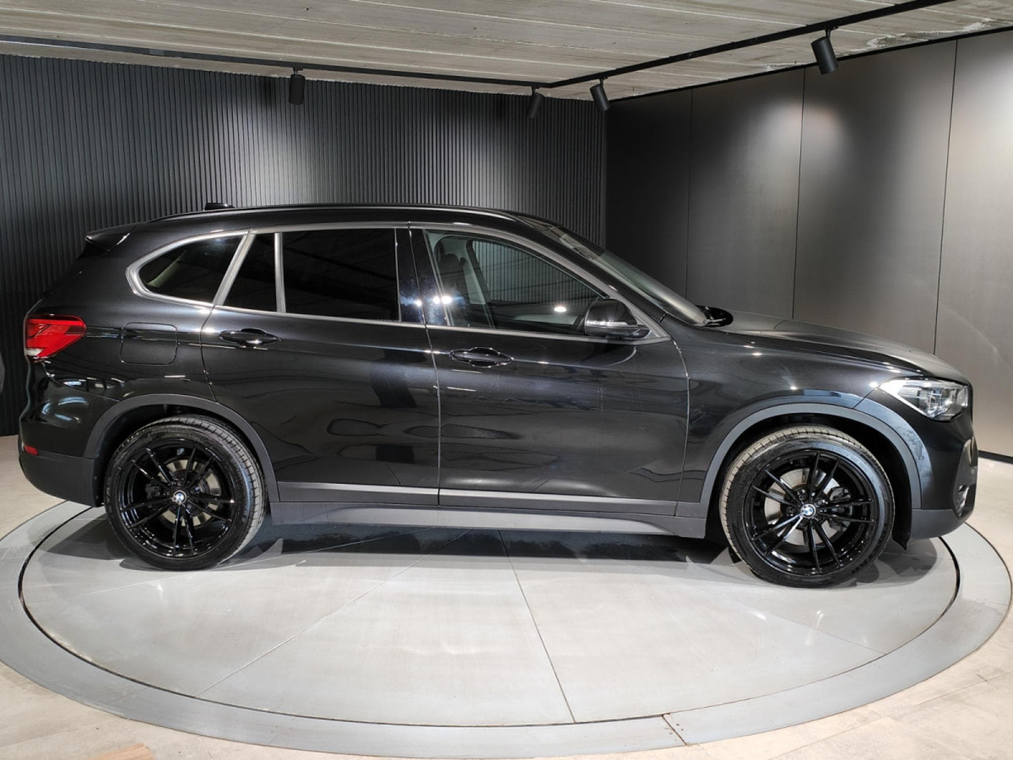 BMW X1 X1 XDRIVE25e CARPLAY GPS CUIR LED SIEGES CHAUFF (2021) - Photo 2