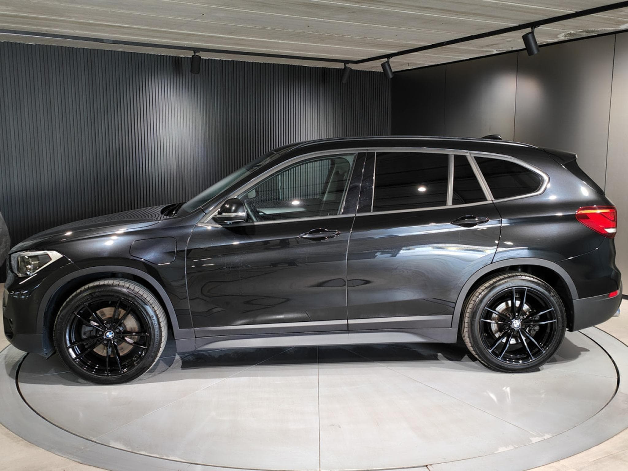 BMW X1 X1 XDRIVE25e CARPLAY GPS CUIR LED SIEGES CHAUFF (2021) - Photo 5