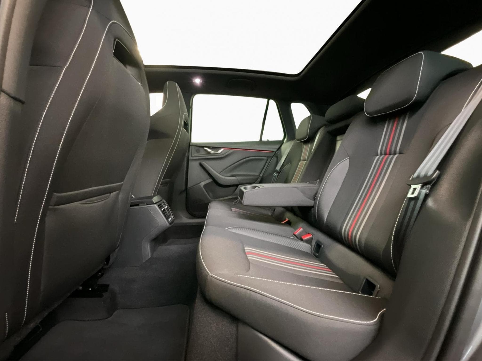 Skoda Kamiq Monte-Carlo+DSG+LED+P.Assisted+P.Park&Go (2025) - Foto 19