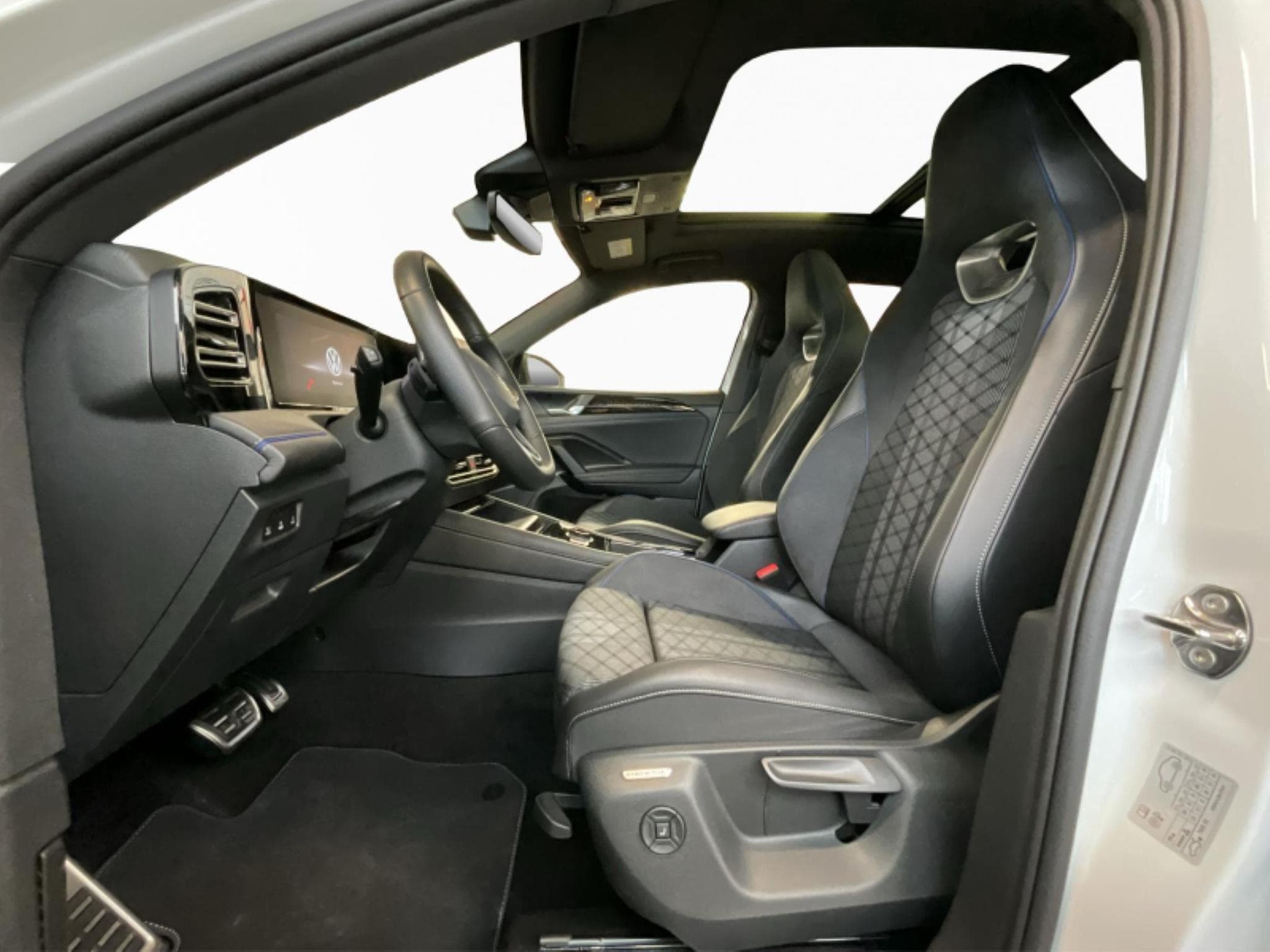 VW Tiguan R-Line+DSG+4Motion+AHK+P.Info+P.Design+MatrixHD (2025) - Foto 11