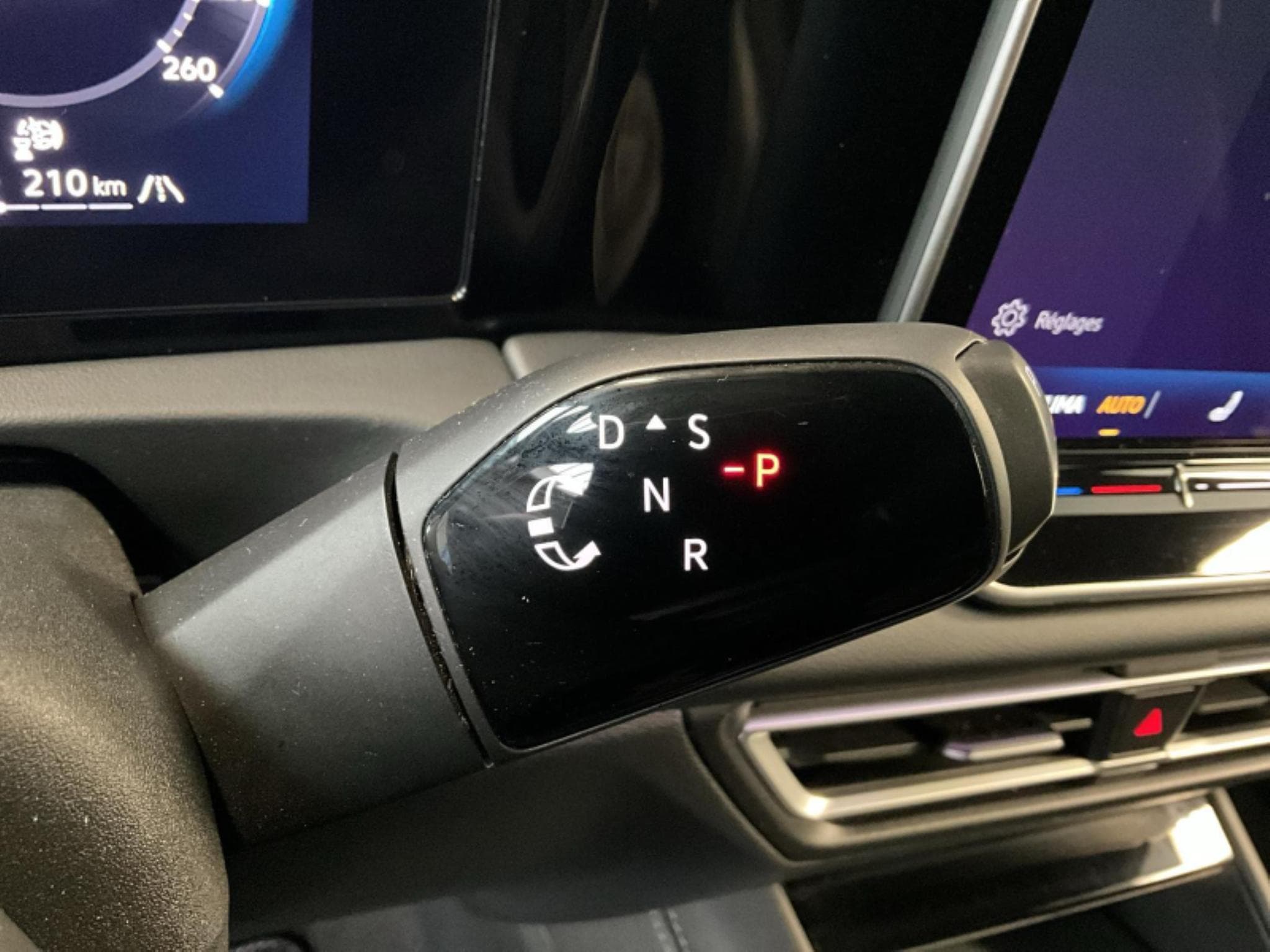 VW Tiguan R-Line+DSG+4Motion+AHK+P.Info+P.Design+MatrixHD (2025) - Foto 14