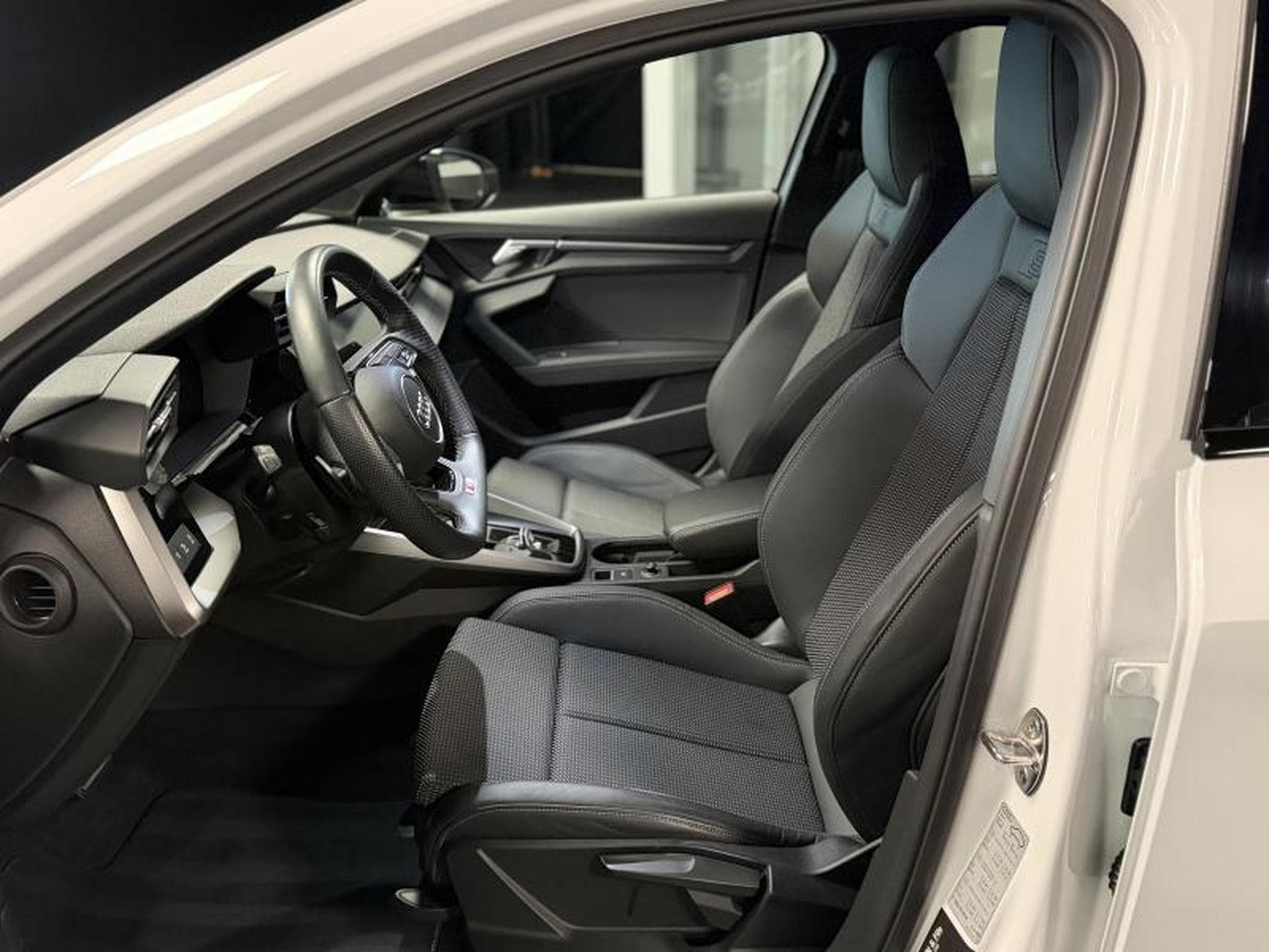 Audi S3 SPORTBACK *B&O (2023) - Photo 8