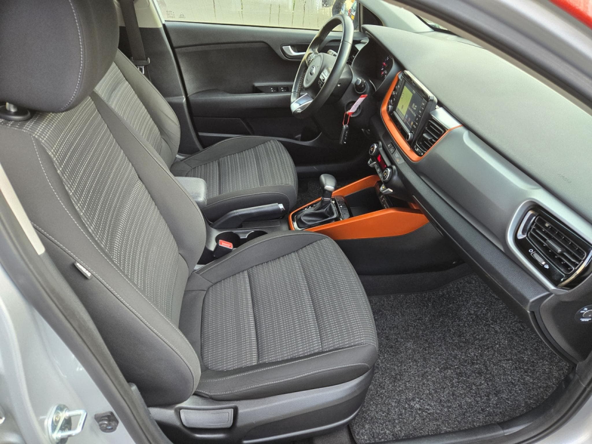 Kia Stonic Fusion 1.4 6AT ISG (2019) - Photo 8