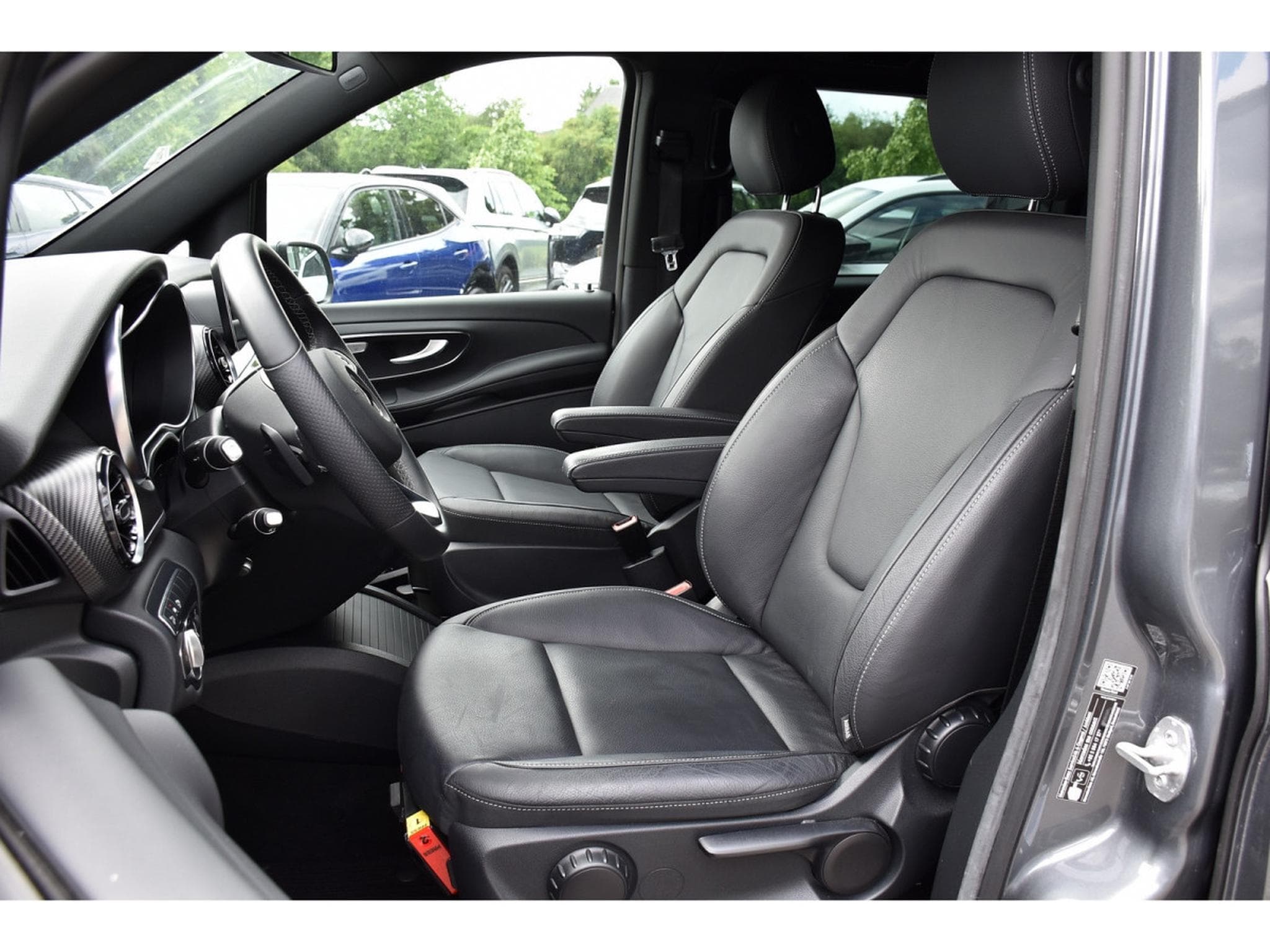 Mercedes V 300 CDI Long 4Matic AMG Line 9G DIST SIDE CUIR BURMESTER CAM (2023) - Photo 5