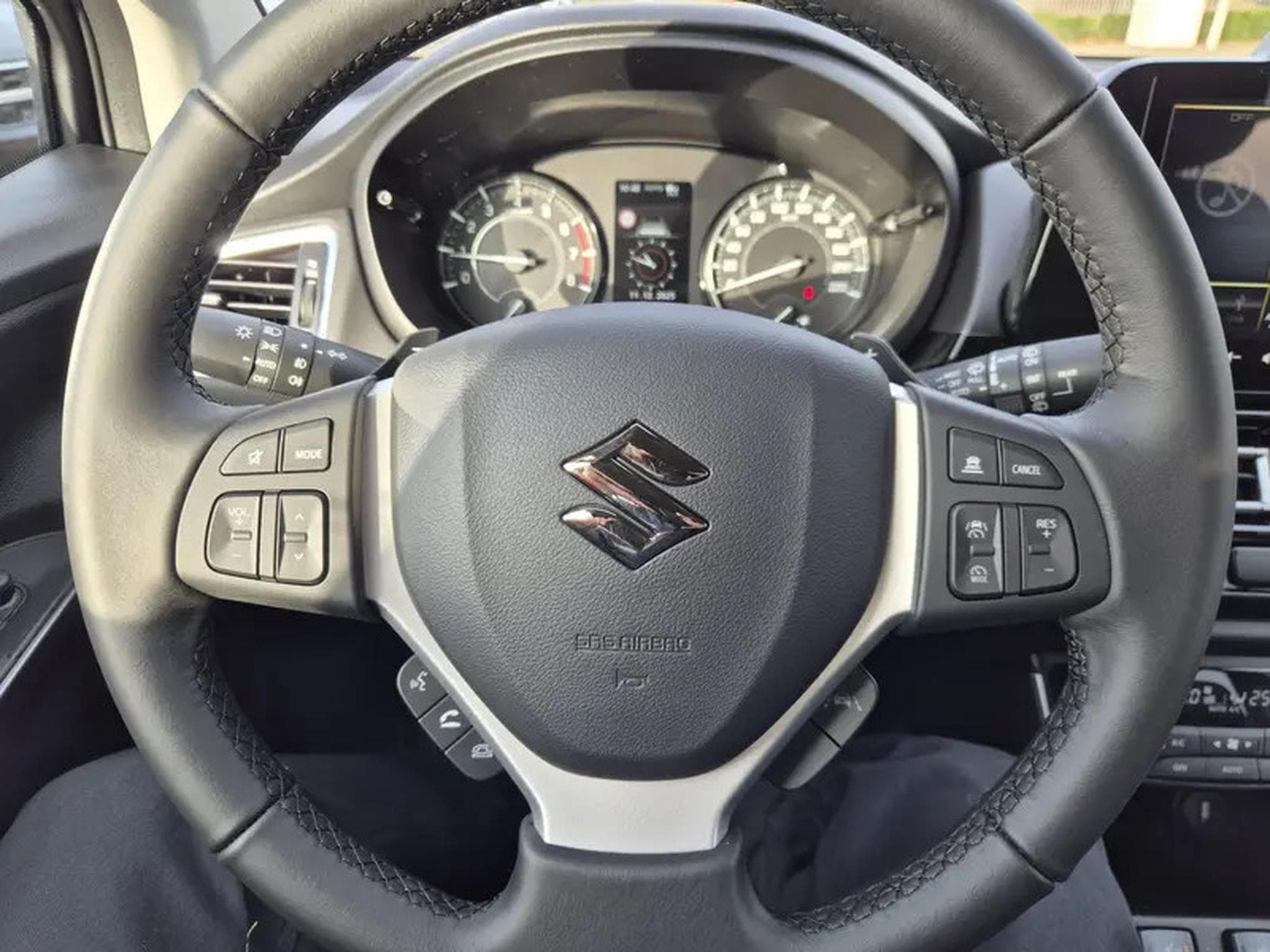 Suzuki S-Cross 1.4 Boosterjet 110 MHEV Auto Comfort Allgrip (2026) - Photo 12