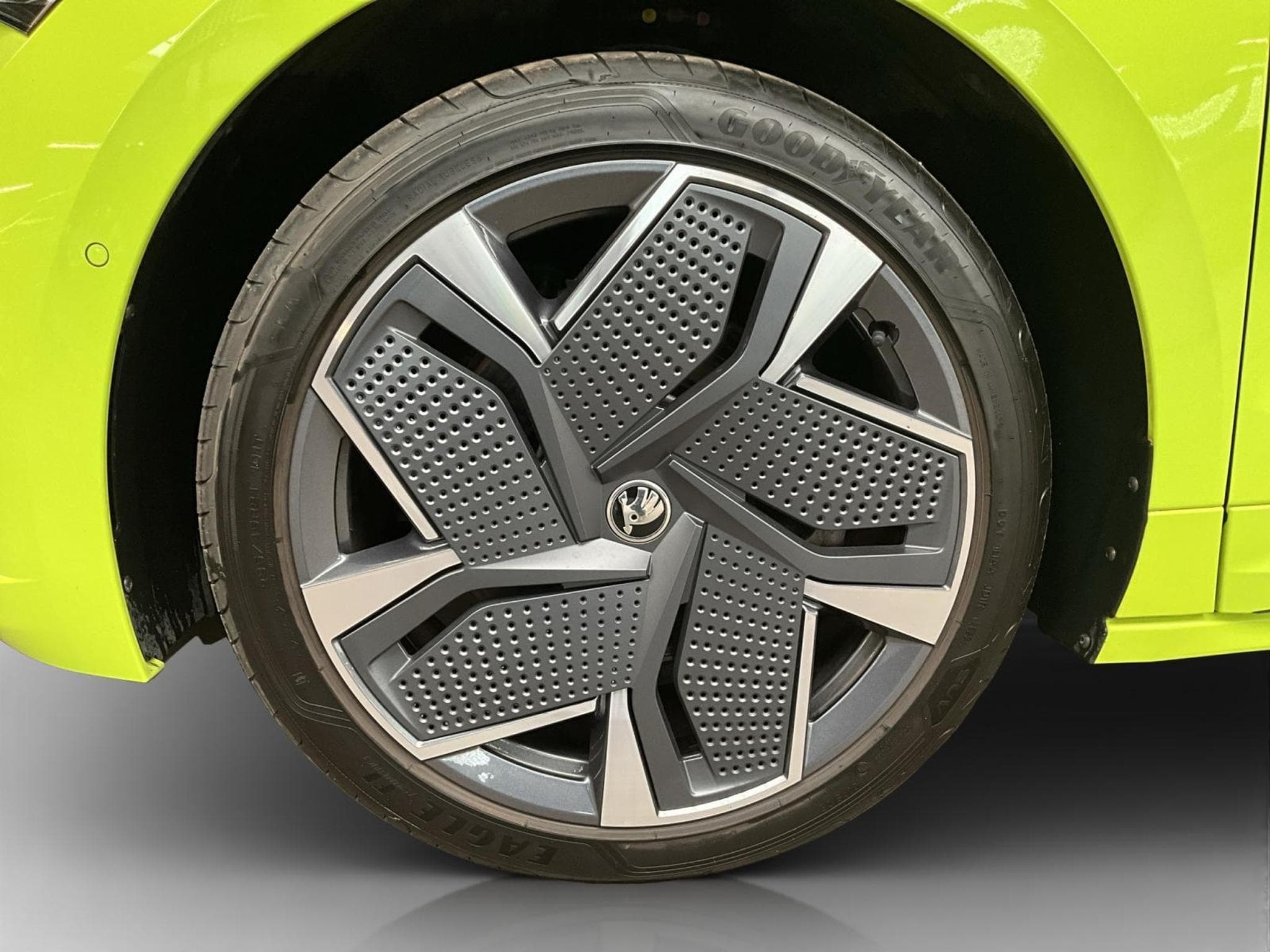 Skoda Enyaq 77kWh+RS+MAXX+4M+AHK+LM21+NAVI (2023) - Photo 8