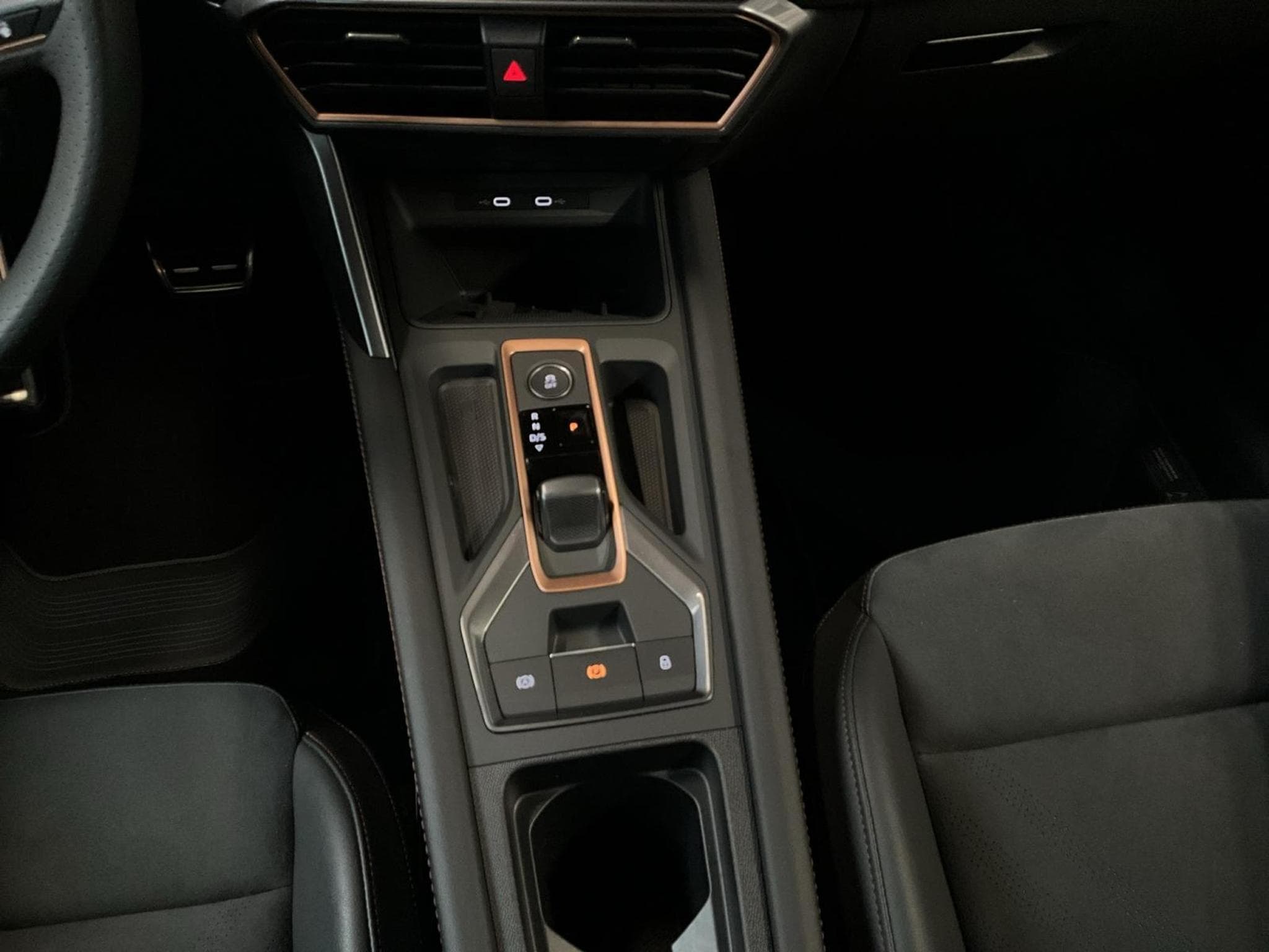 Cupra Leon TDI+DSG+Sennheiser+Pure-Perf.+Dynamic-Design (2025) - Photo 12