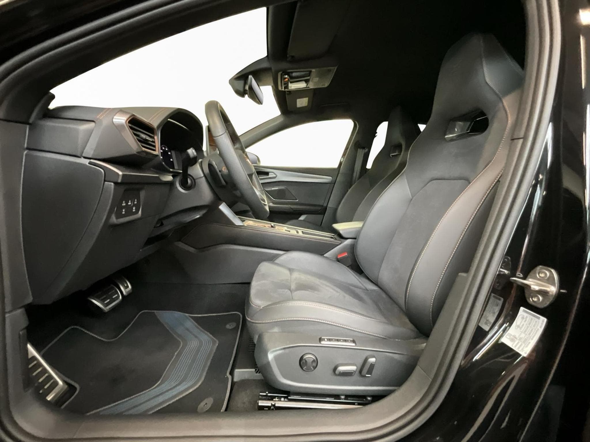 Cupra Leon TDI+DSG+Sennheiser+Pure-Perf.+Dynamic-Design (2025) - Photo 9
