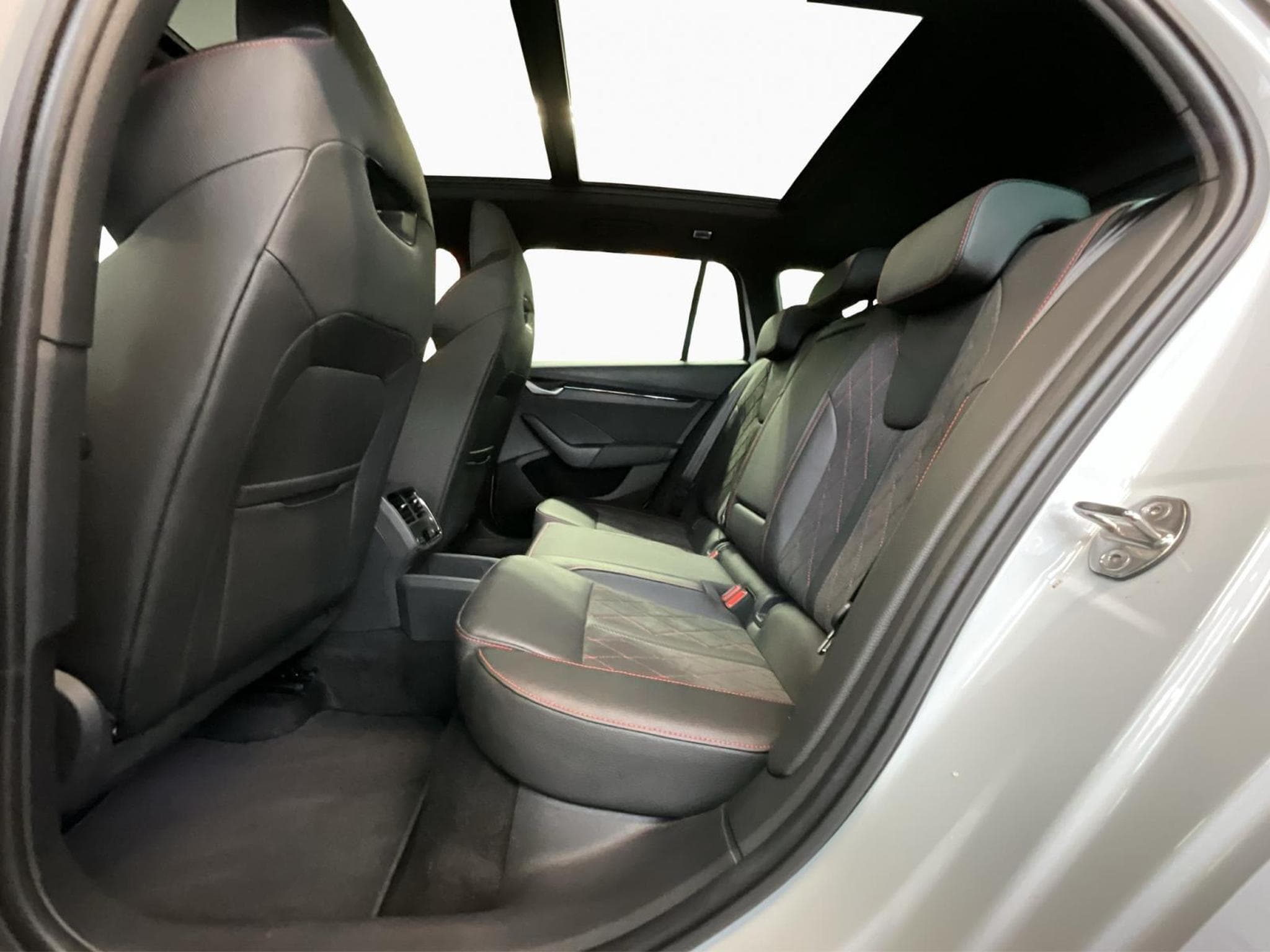 Skoda Octavia Combi+RS+DSG+Pano+360+AHK (2024) - Photo 16