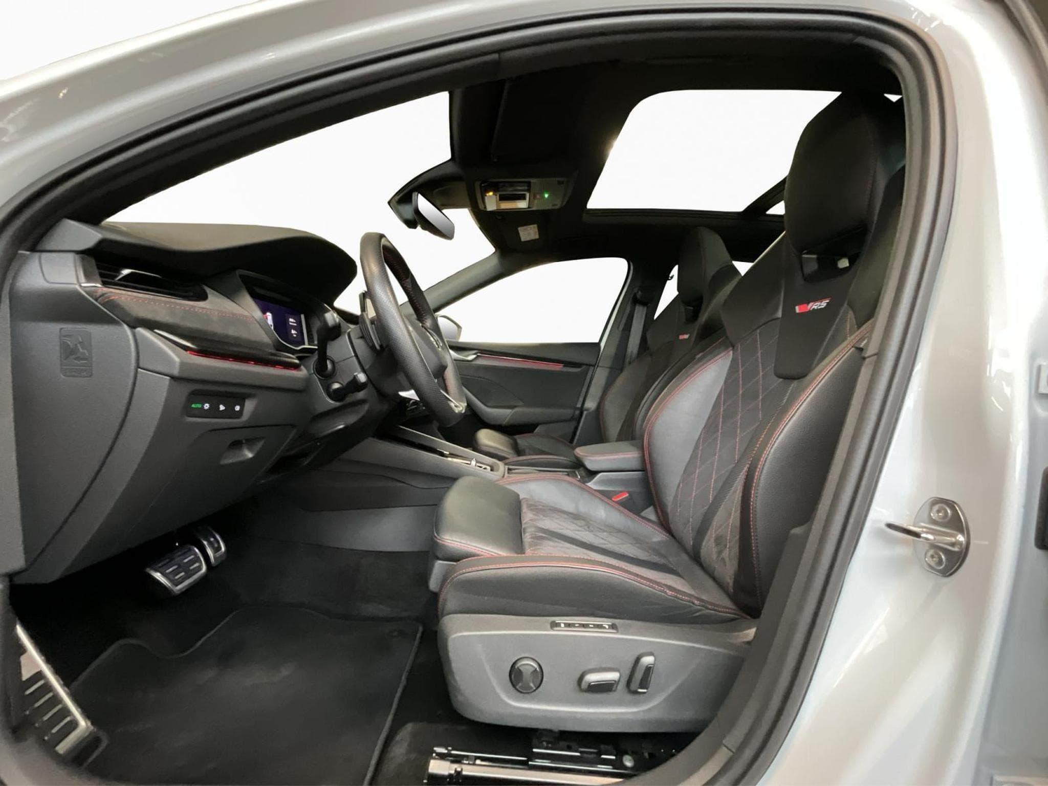 Skoda Octavia Combi+RS+DSG+Pano+360+AHK (2024) - Photo 9