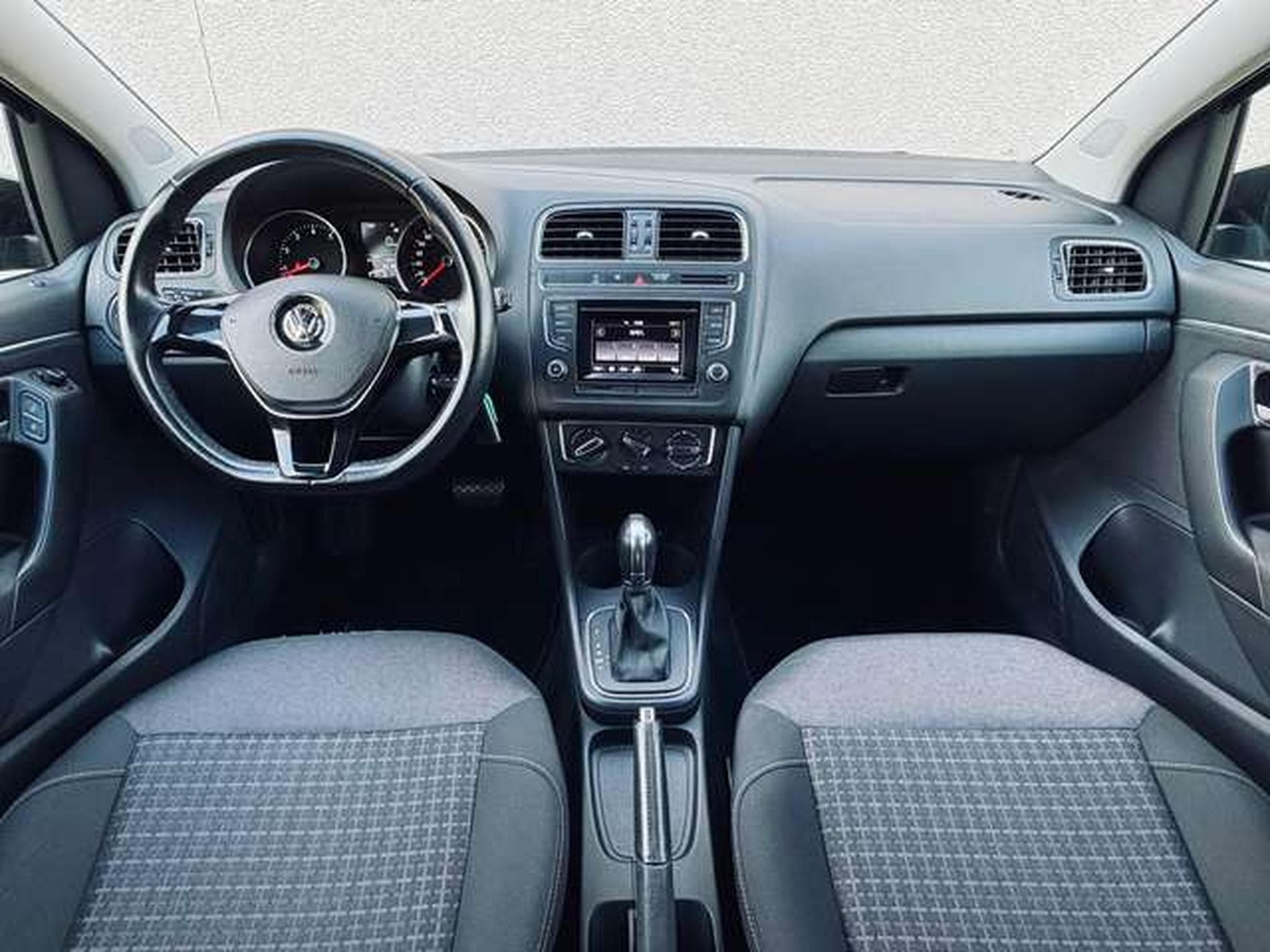 VW Polo Automatique //Comfortline BMT DSG //Garantie✅✅✅ (2016) - Foto 8