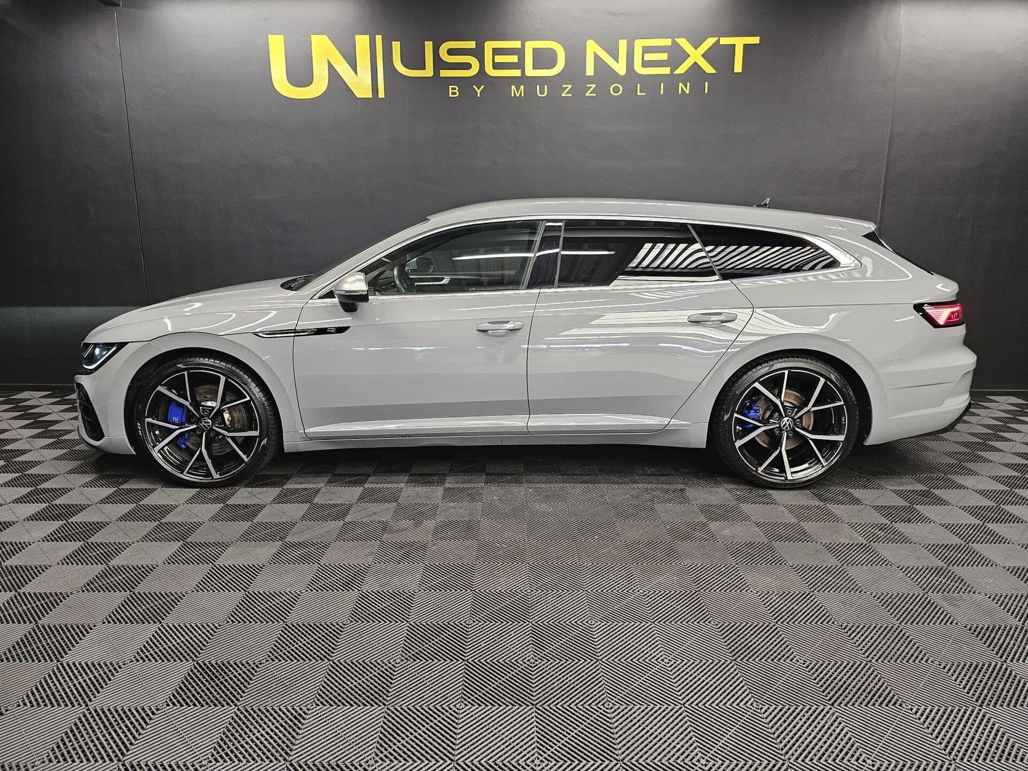 VW Arteon R Shooting Brake 2.0 TSI 320cv 4motion (2024) - Foto 5