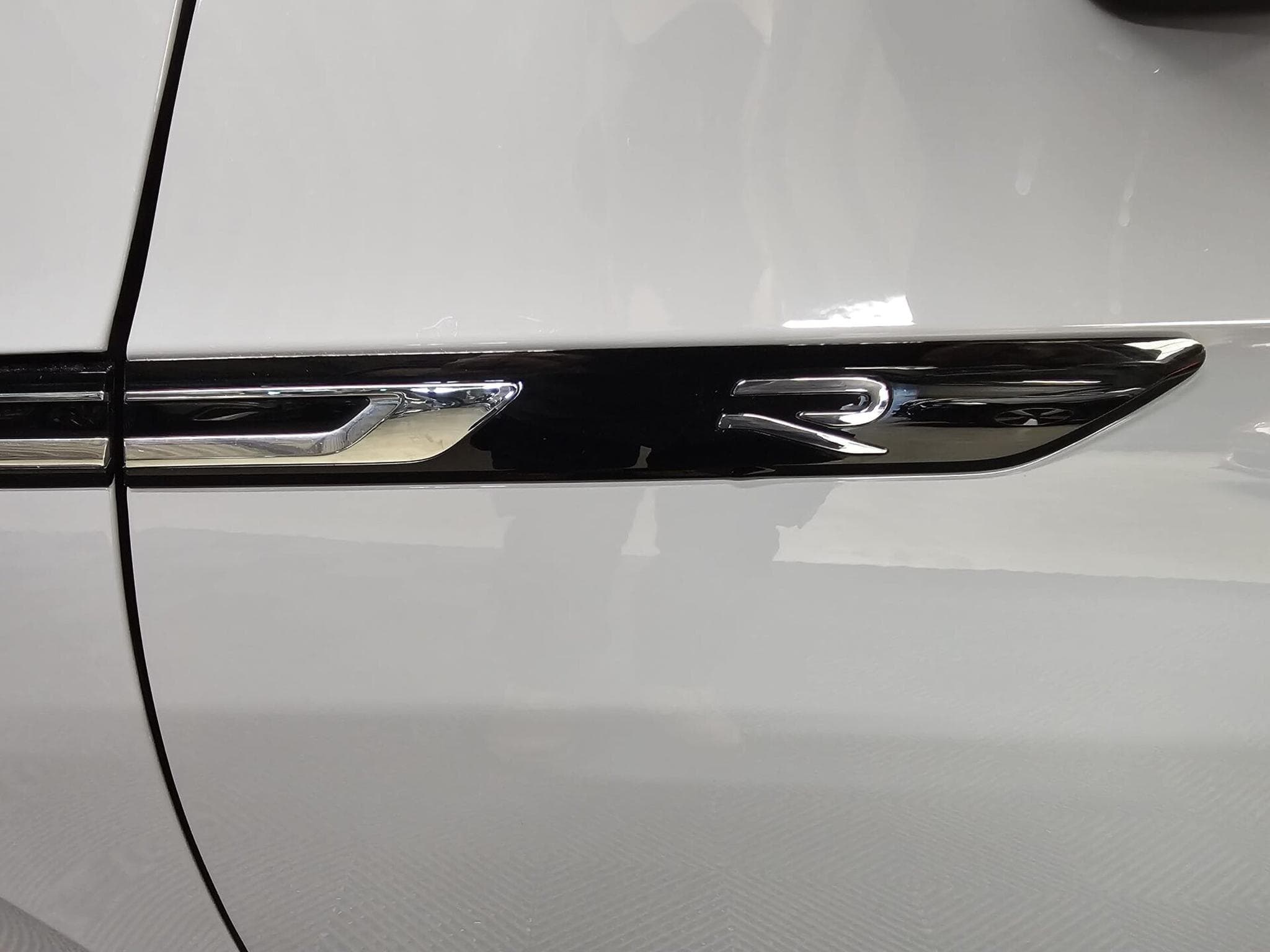 VW Arteon R Shooting Brake 2.0 TSI 320cv 4motion (2024) - Foto 9