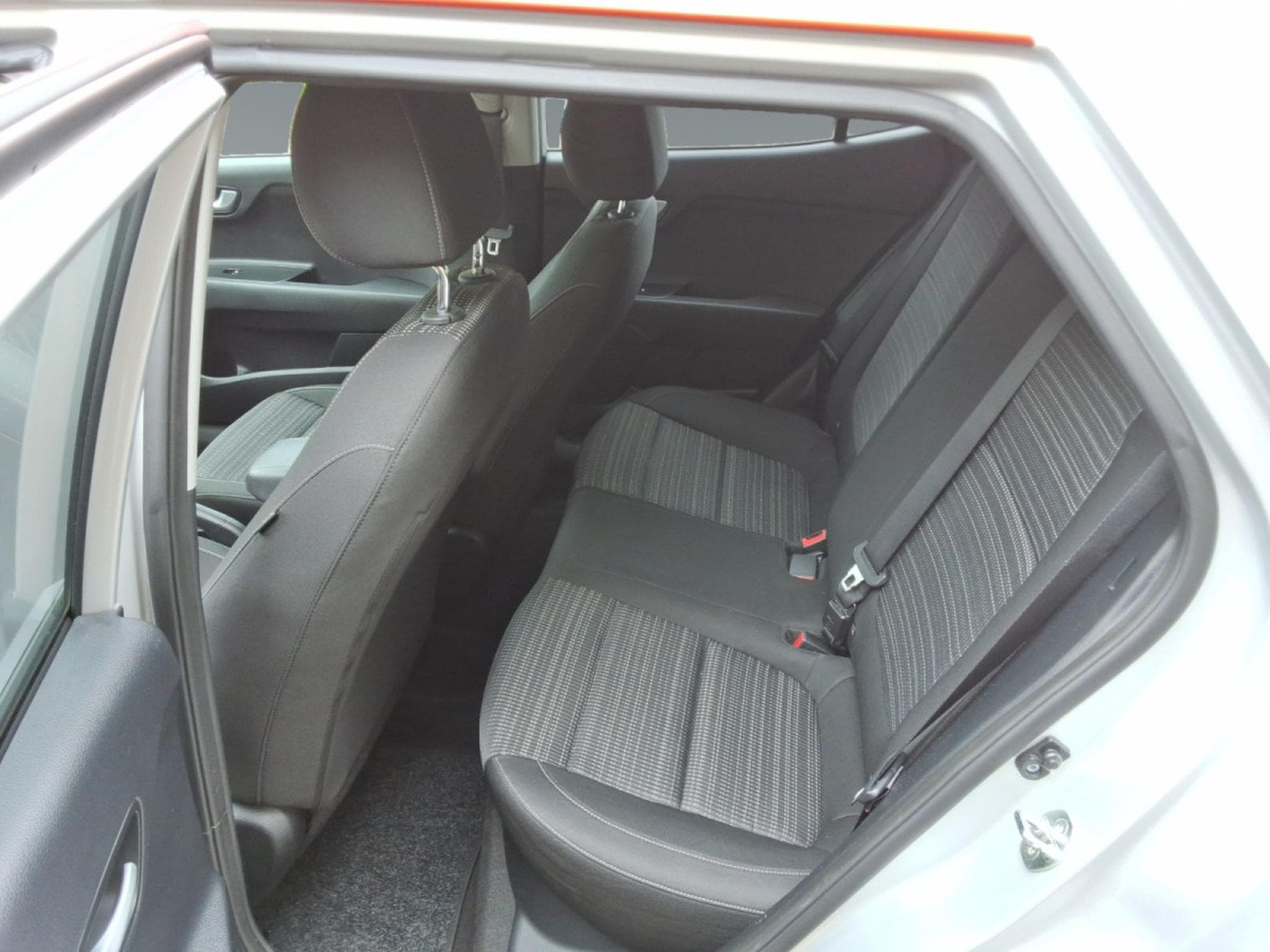Kia Stonic Fusion 1.4 6AT ISG (2019) - Photo 15