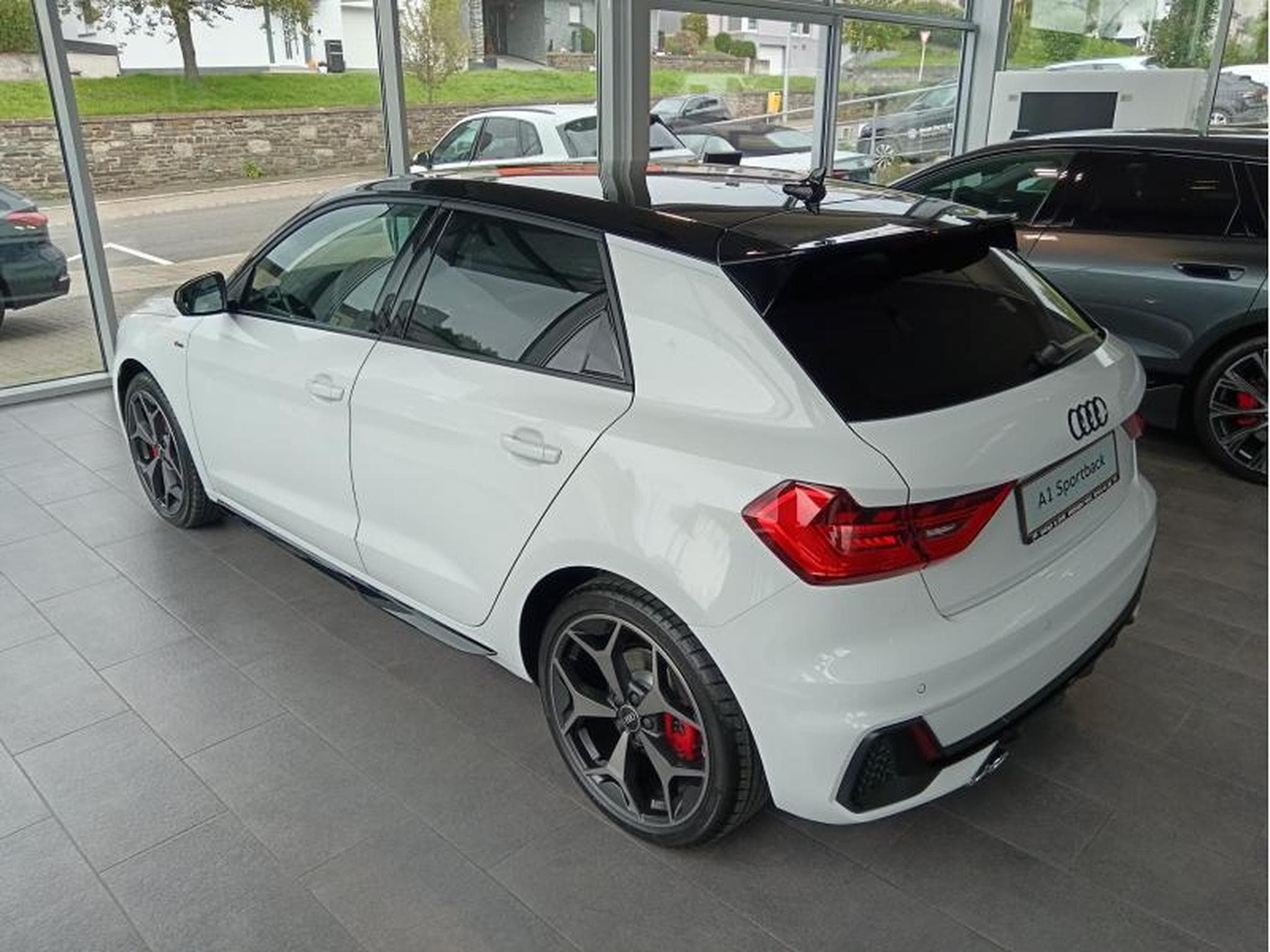 Audi A1 Sportback S-line TFSI 152 kW s-tronic (2026) - Photo 2